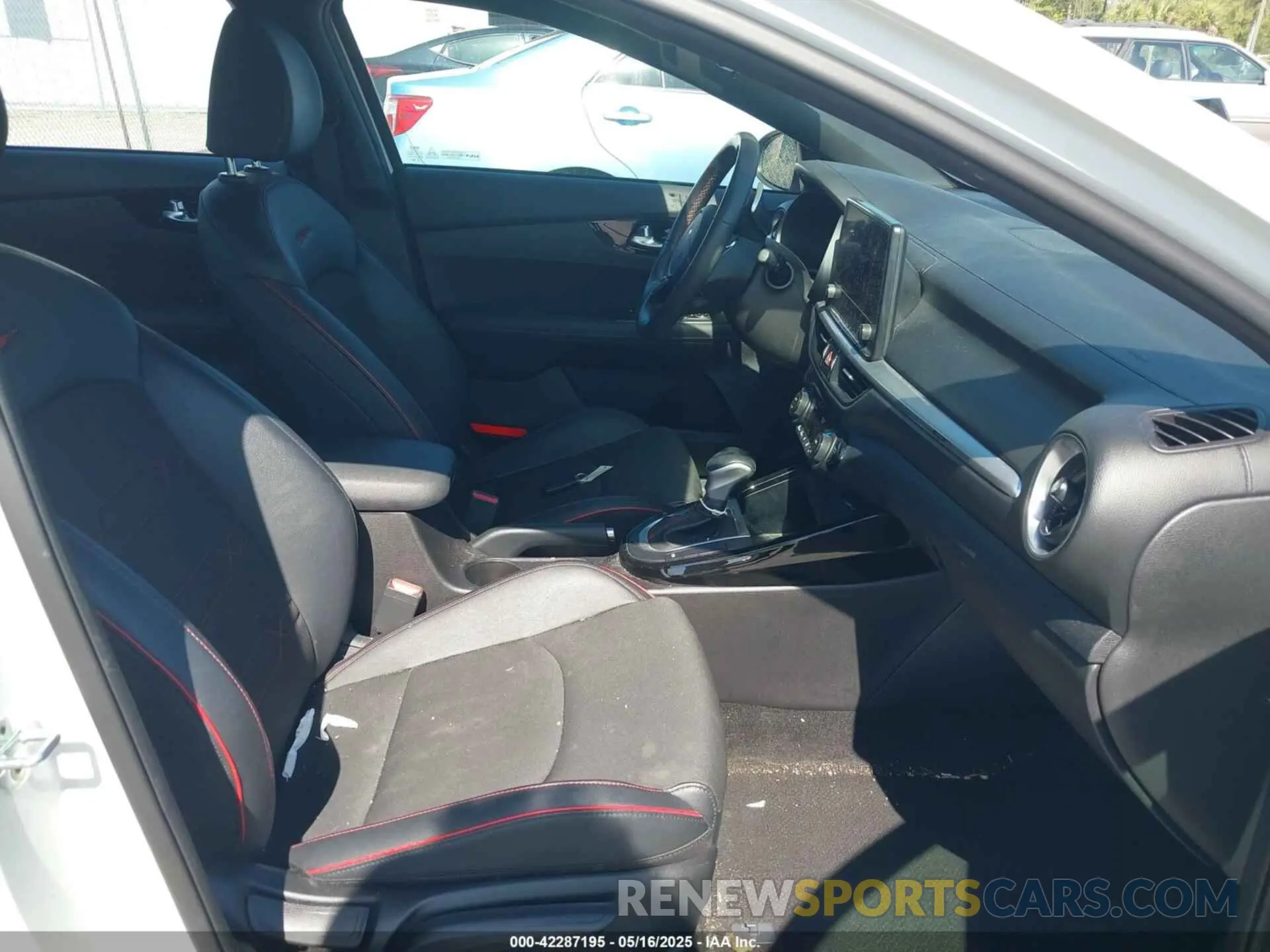 5 fotografías del automóvil dañado 3KPF44AC2NE462637 KIA FORTE 2022