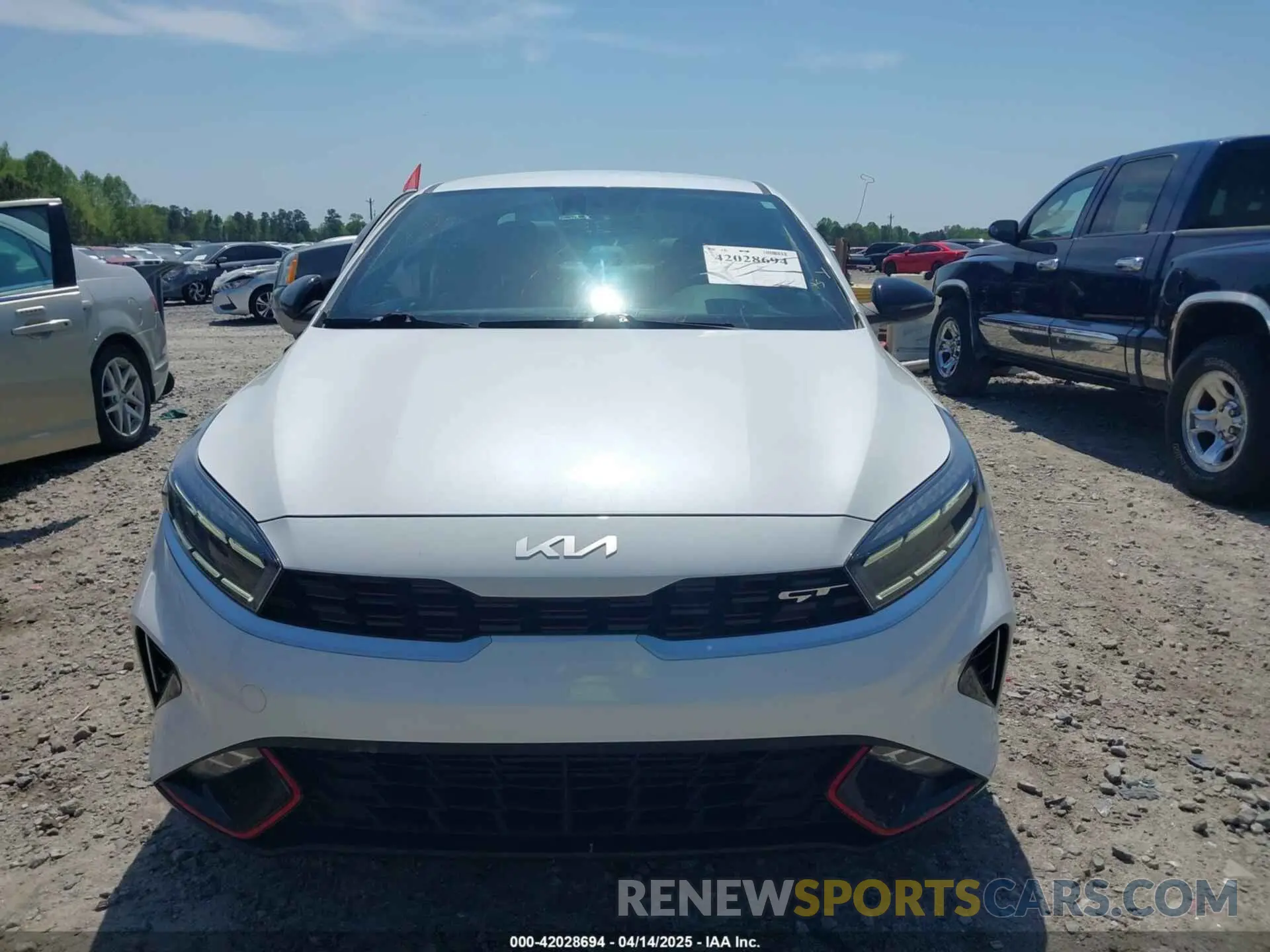 12 fotografías del automóvil dañado 3KPF44AC3NE477289 KIA FORTE 2022