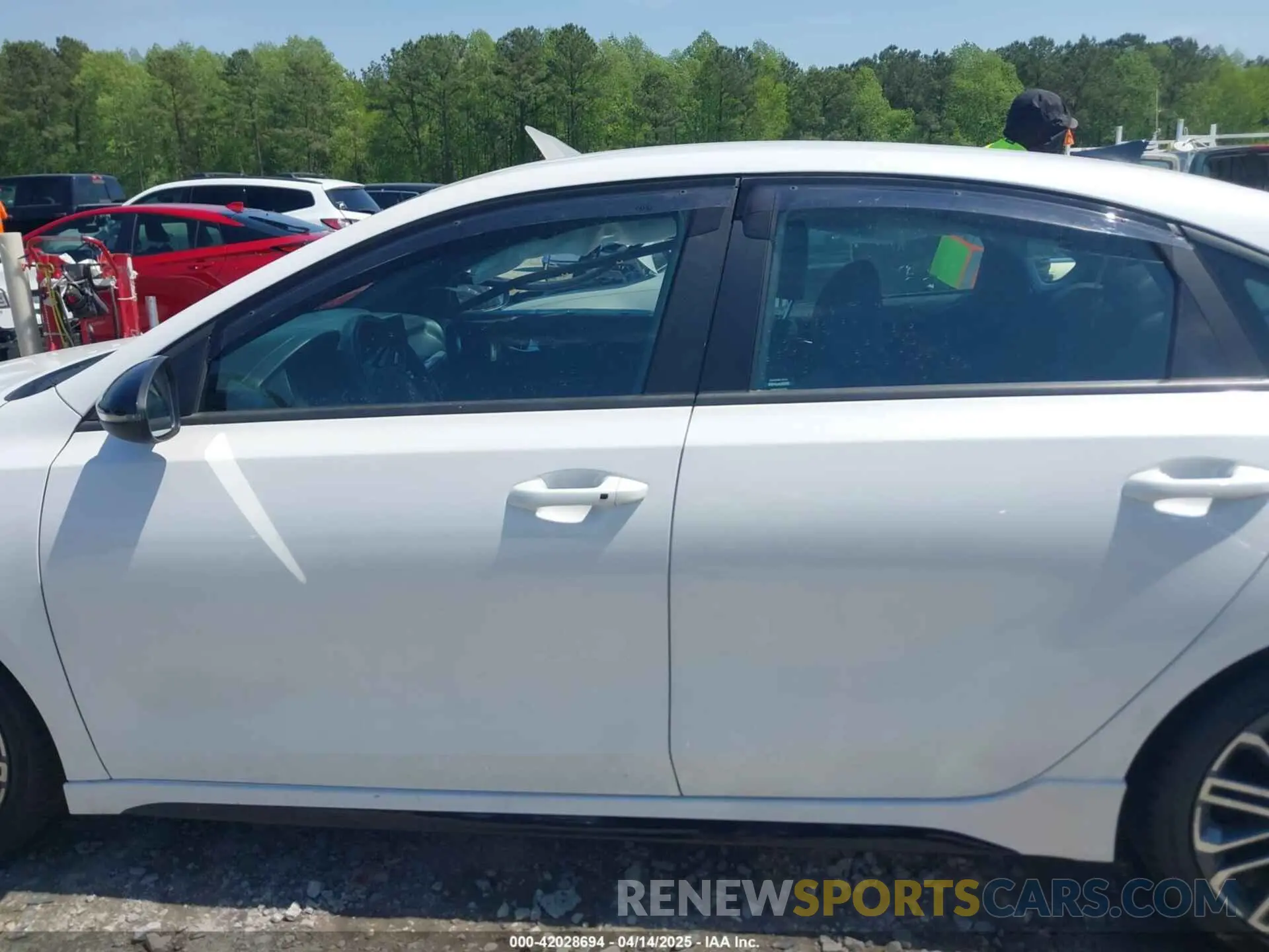 14 fotografías del automóvil dañado 3KPF44AC3NE477289 KIA FORTE 2022