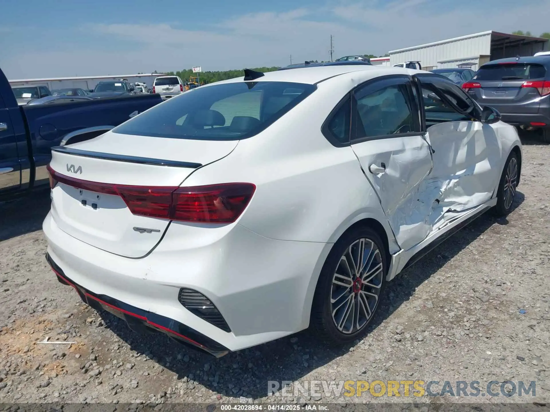 4 fotografías del automóvil dañado 3KPF44AC3NE477289 KIA FORTE 2022