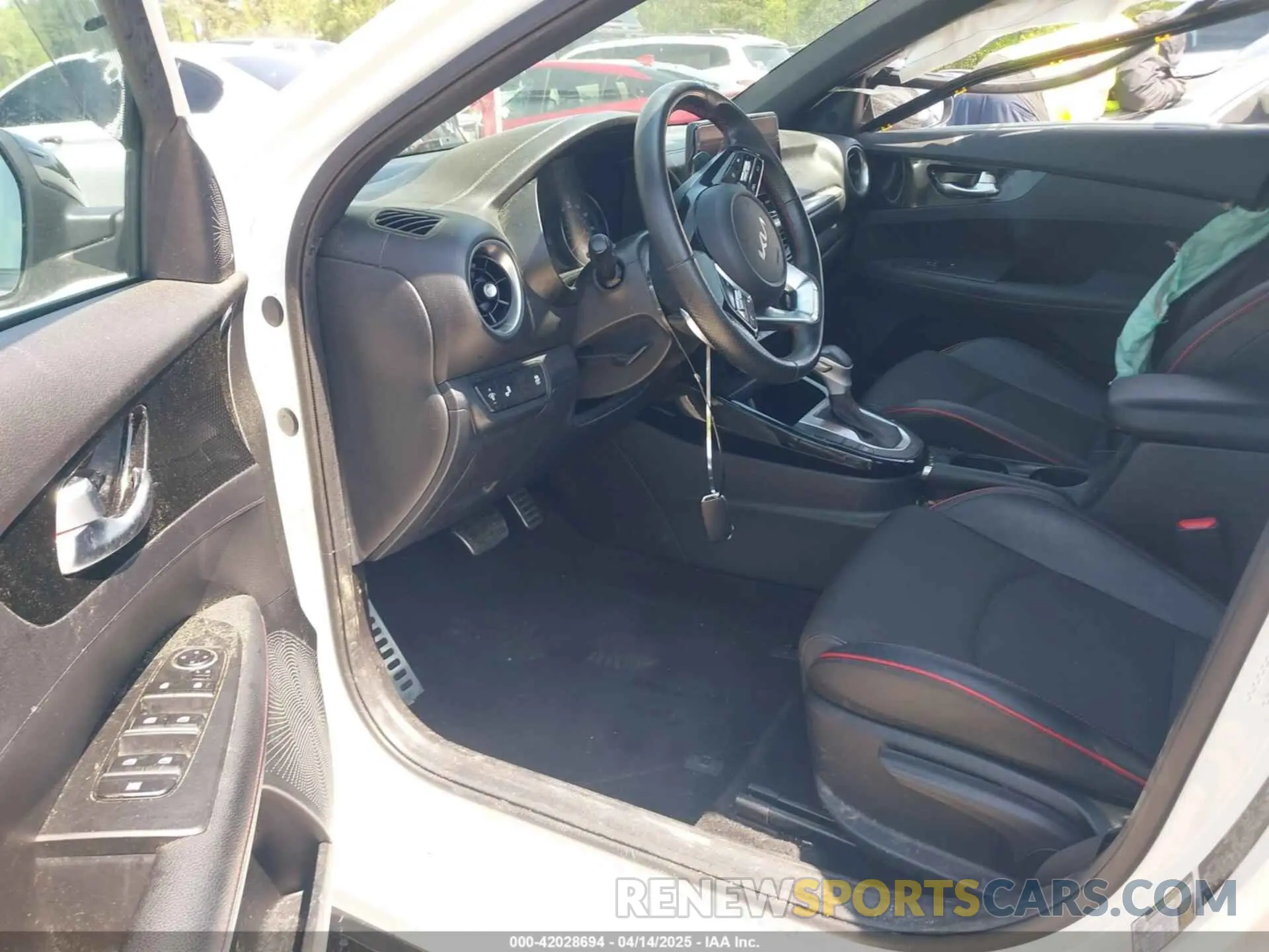 5 fotografías del automóvil dañado 3KPF44AC3NE477289 KIA FORTE 2022