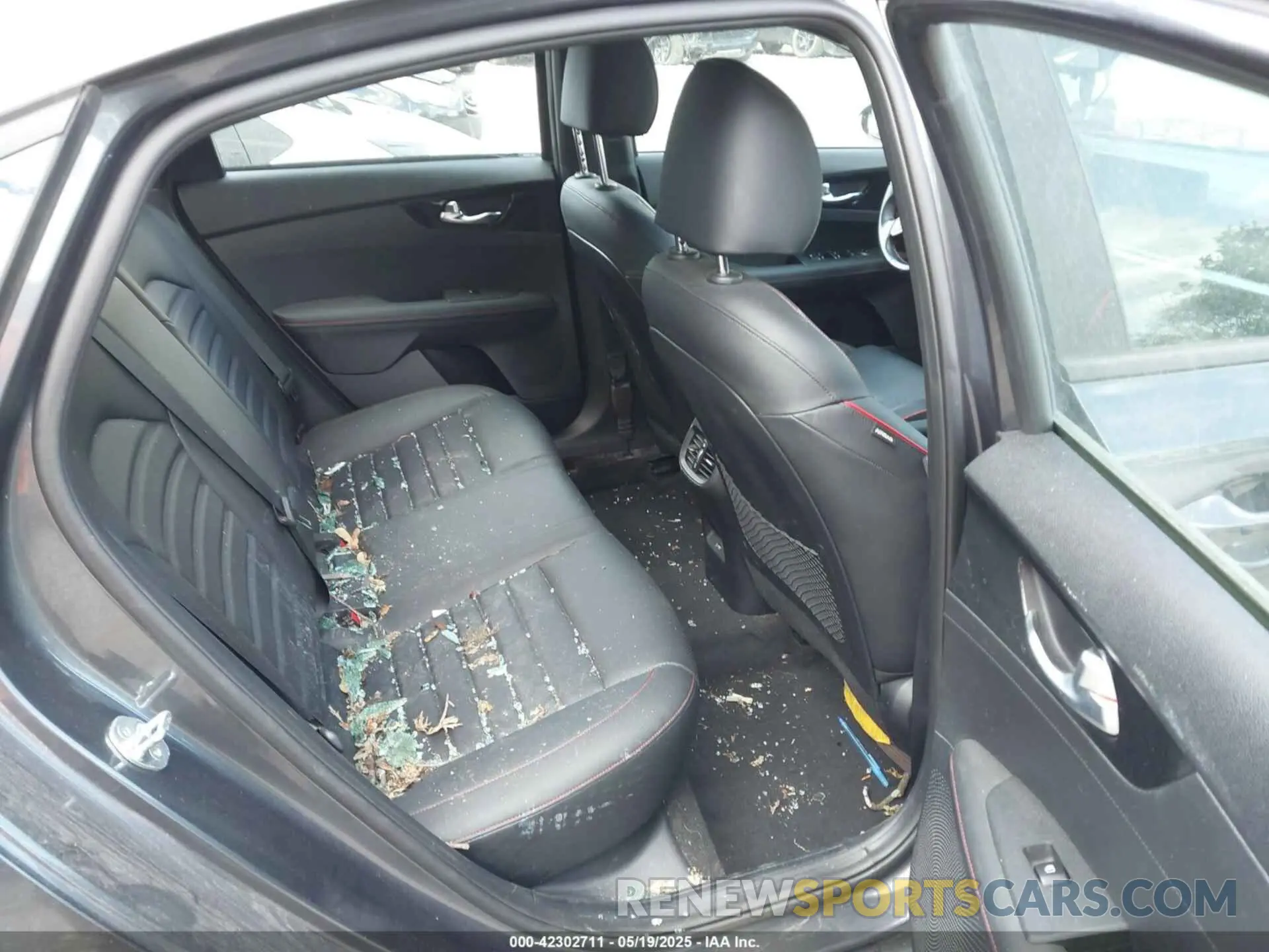 8 fotografías del automóvil dañado 3KPF44AC3NE492665 KIA FORTE 2022