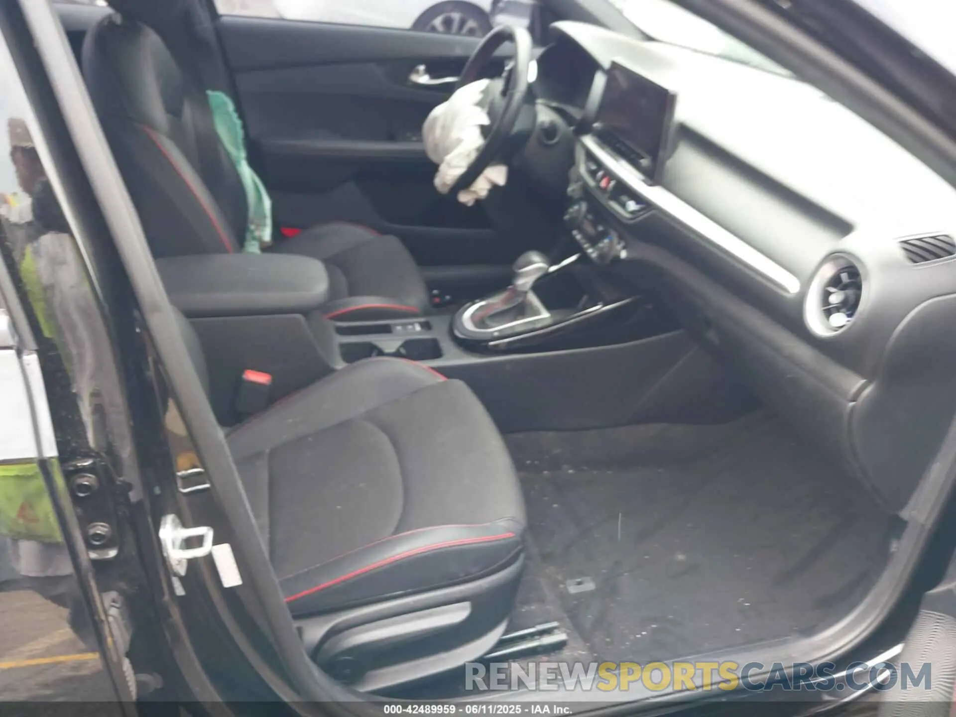 5 fotografías del automóvil dañado 3KPF44AC9NE492704 KIA FORTE 2022
