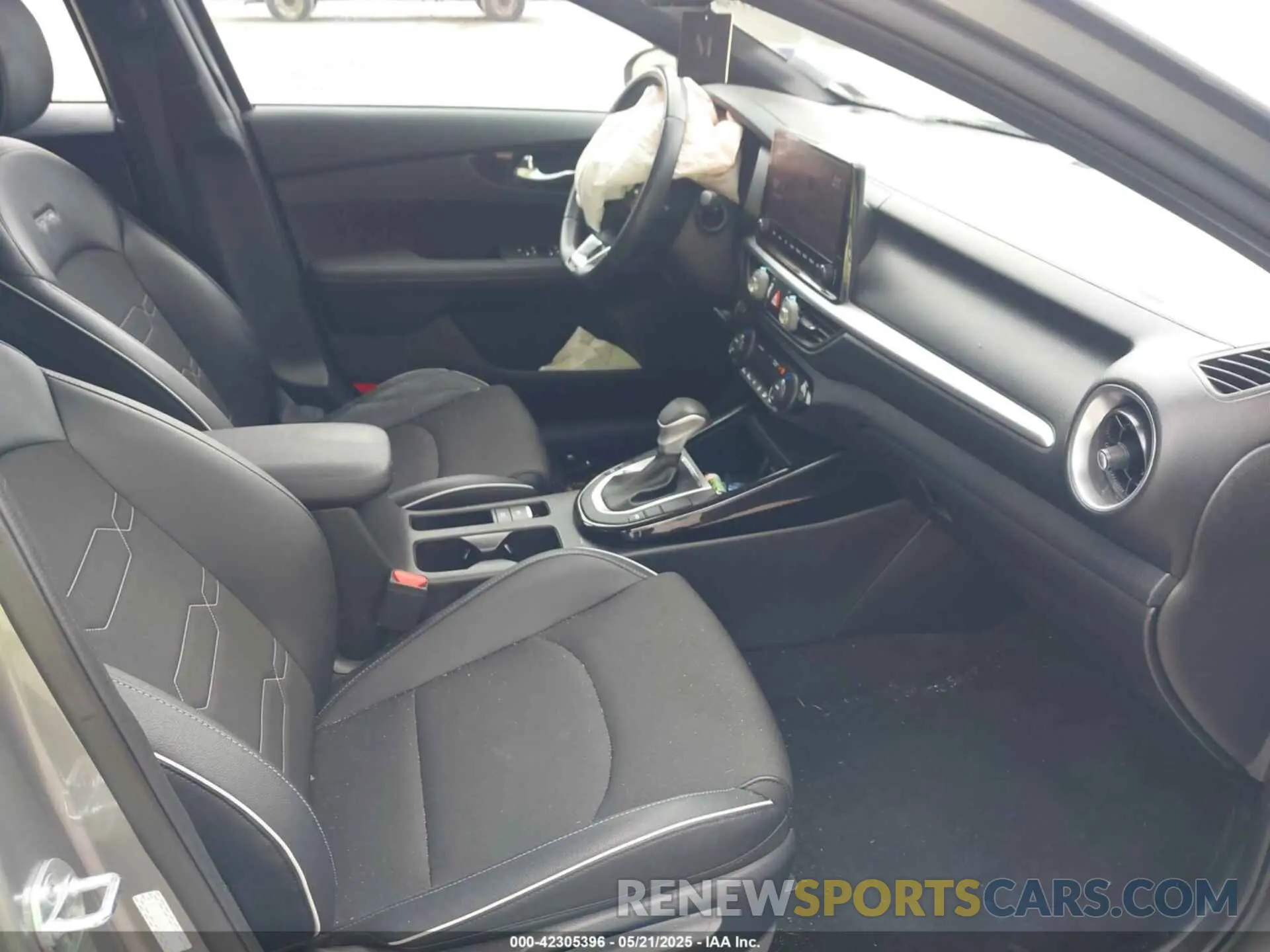5 fotografías del automóvil dañado 3KPF54AD0NE486182 KIA FORTE 2022