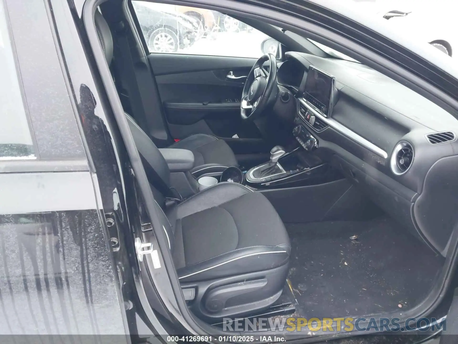 5 fotografías del automóvil dañado 3KPF54AD0NE492094 KIA FORTE 2022