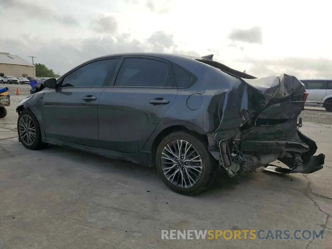 2 fotografías del automóvil dañado 3KPF54AD0NE497022 KIA FORTE 2022