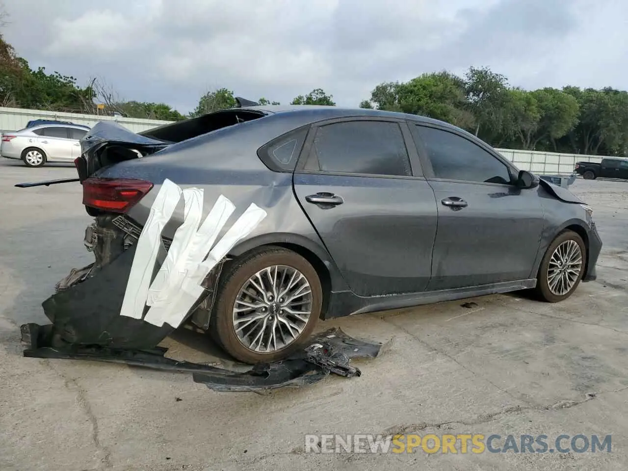 3 fotografías del automóvil dañado 3KPF54AD0NE497022 KIA FORTE 2022