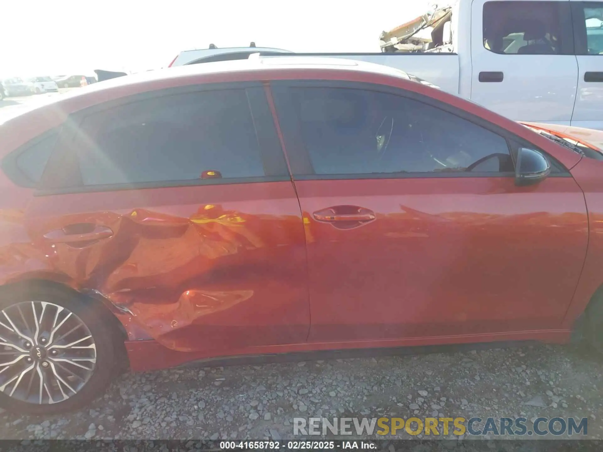 13 fotografías del automóvil dañado 3KPF54AD0NE500887 KIA FORTE 2022