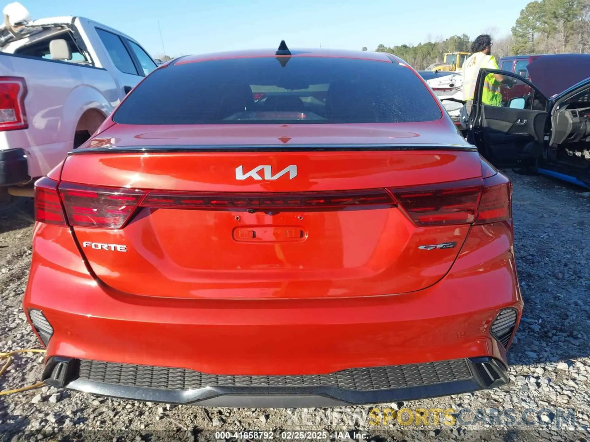 16 fotografías del automóvil dañado 3KPF54AD0NE500887 KIA FORTE 2022