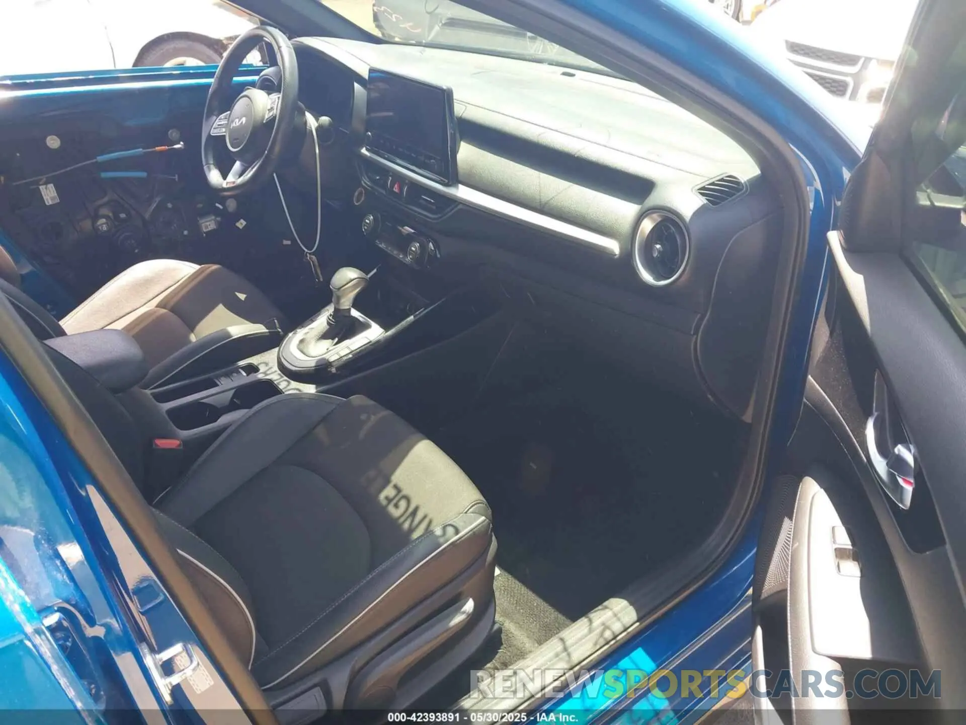 5 fotografías del automóvil dañado 3KPF54AD1NE431093 KIA FORTE 2022
