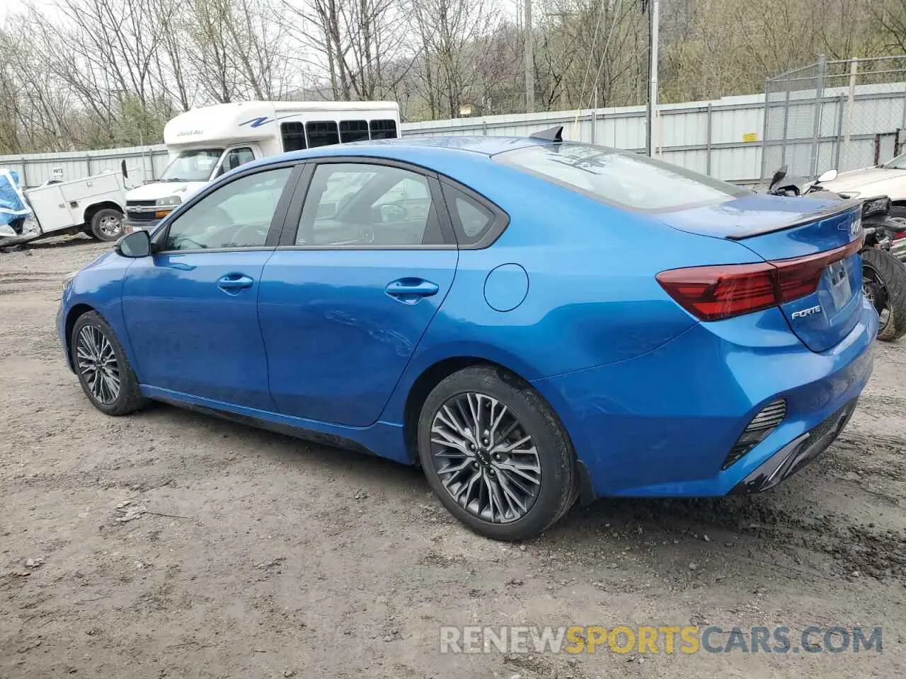 2 fotografías del automóvil dañado 3KPF54AD4NE453721 KIA FORTE 2022