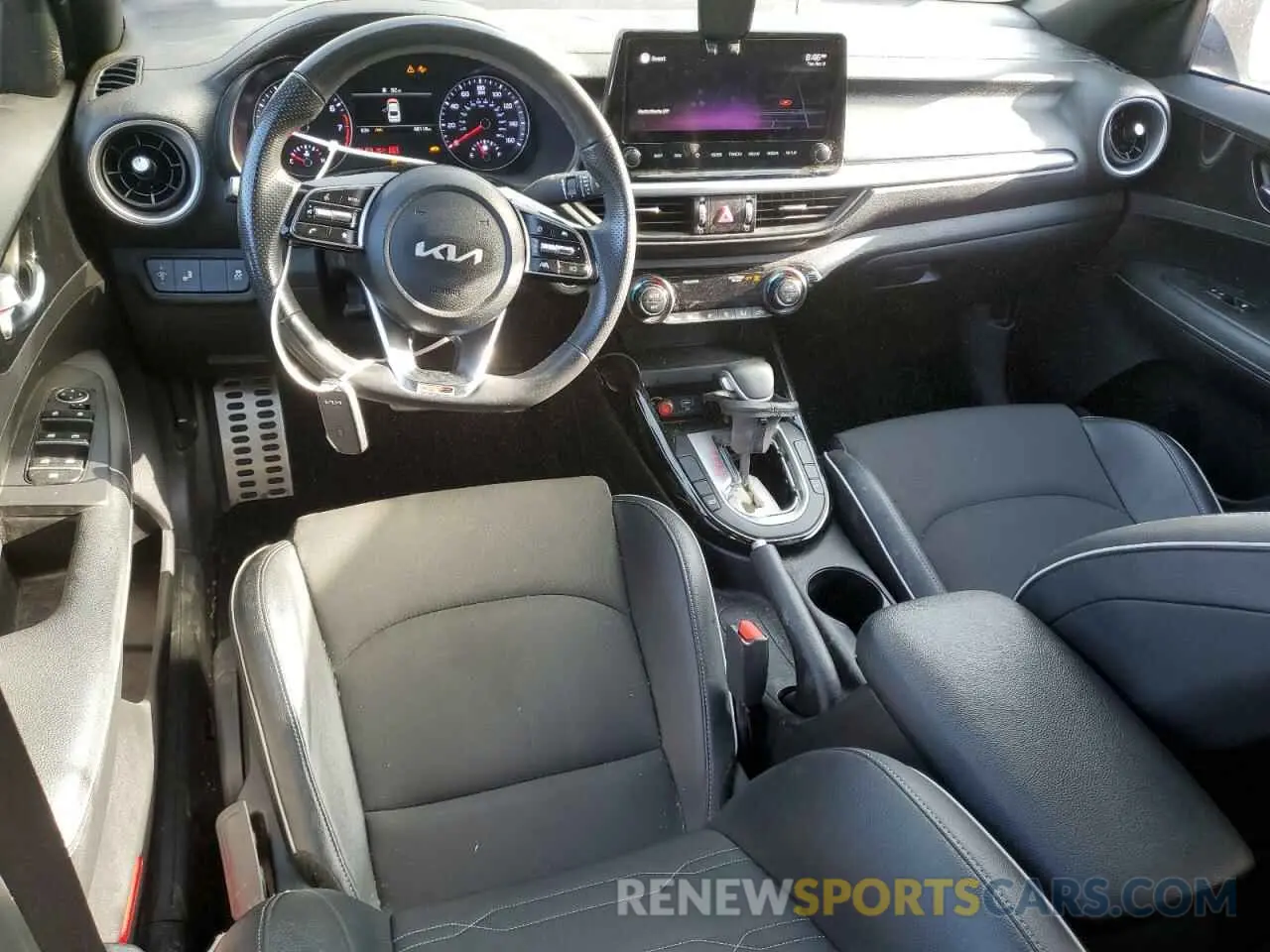 8 fotografías del automóvil dañado 3KPF54AD4NE478778 KIA FORTE 2022