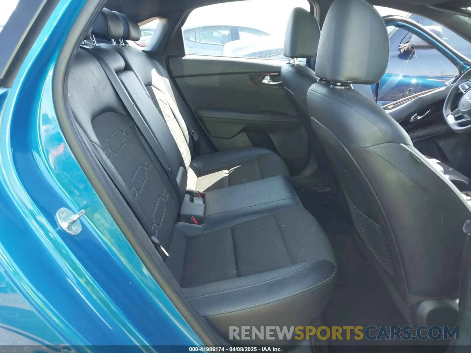 8 fotografías del automóvil dañado 3KPF54AD4NE504277 KIA FORTE 2022