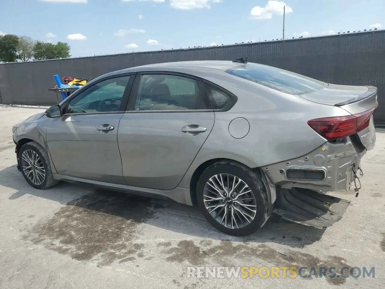 2 fotografías del automóvil dañado 3KPF54AD6NE430957 KIA FORTE 2022