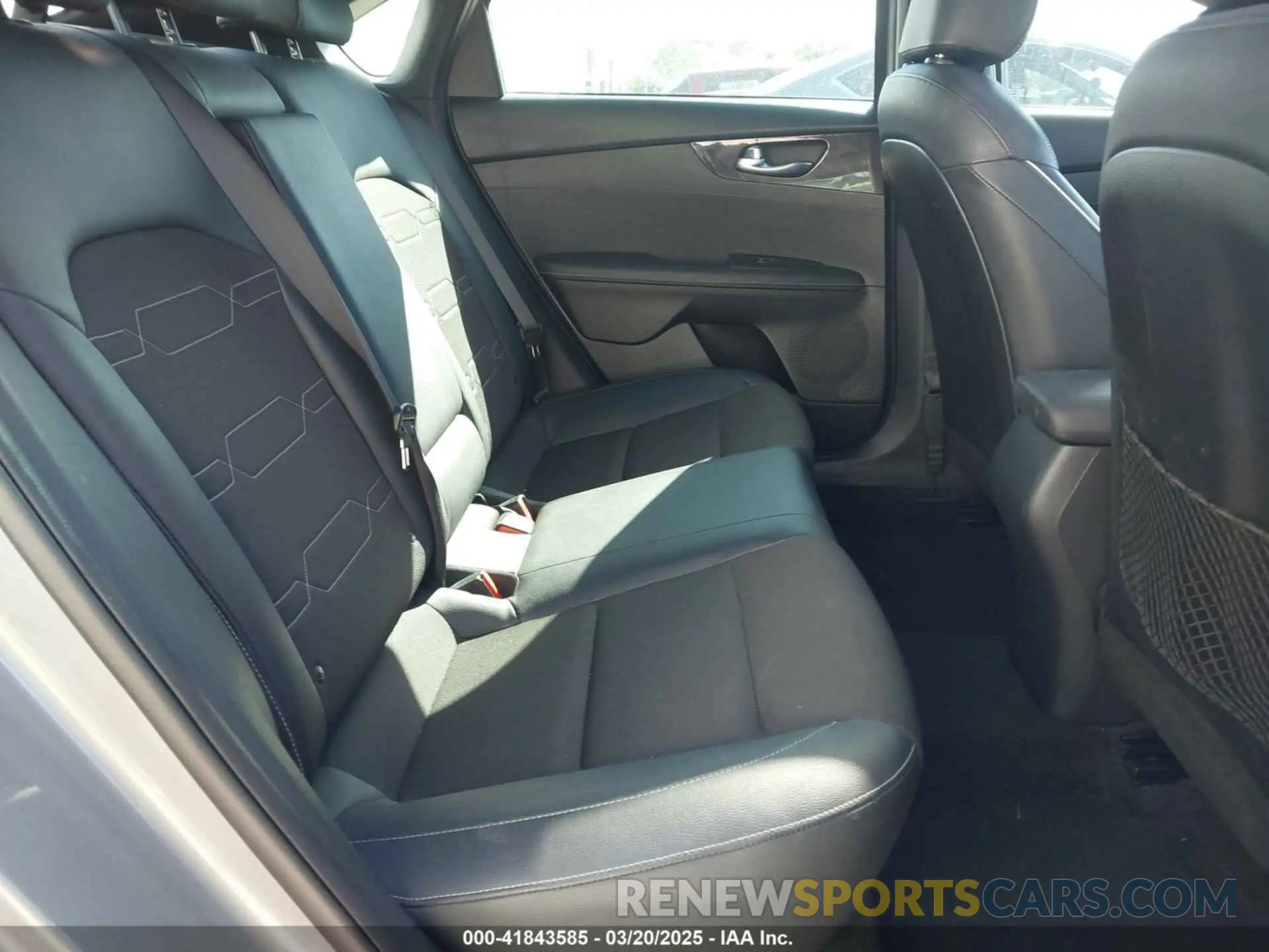 8 fotografías del automóvil dañado 3KPF54AD6NE498871 KIA FORTE 2022