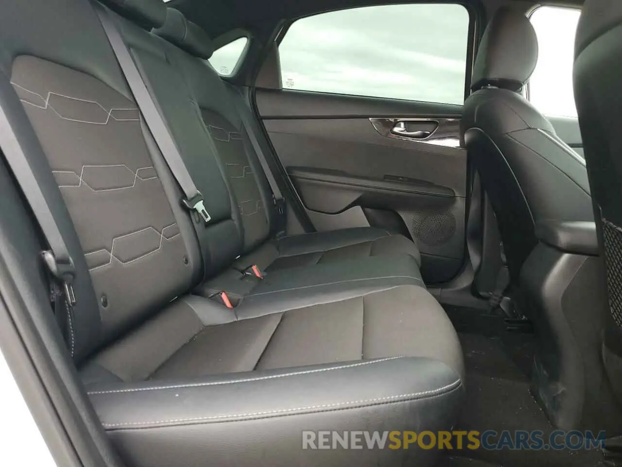 11 fotografías del automóvil dañado 3KPF54AD7NE498118 KIA FORTE 2022