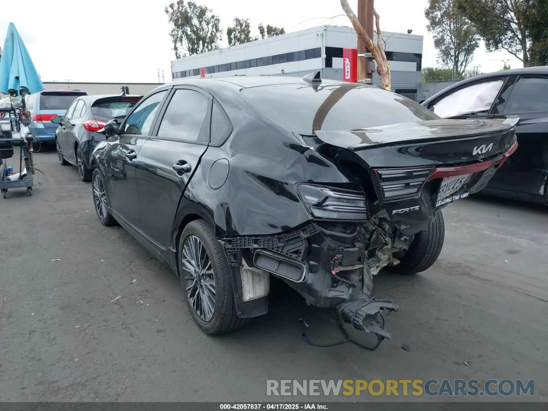 3 fotografías del automóvil dañado 3KPF54AD9NE498735 KIA FORTE 2022