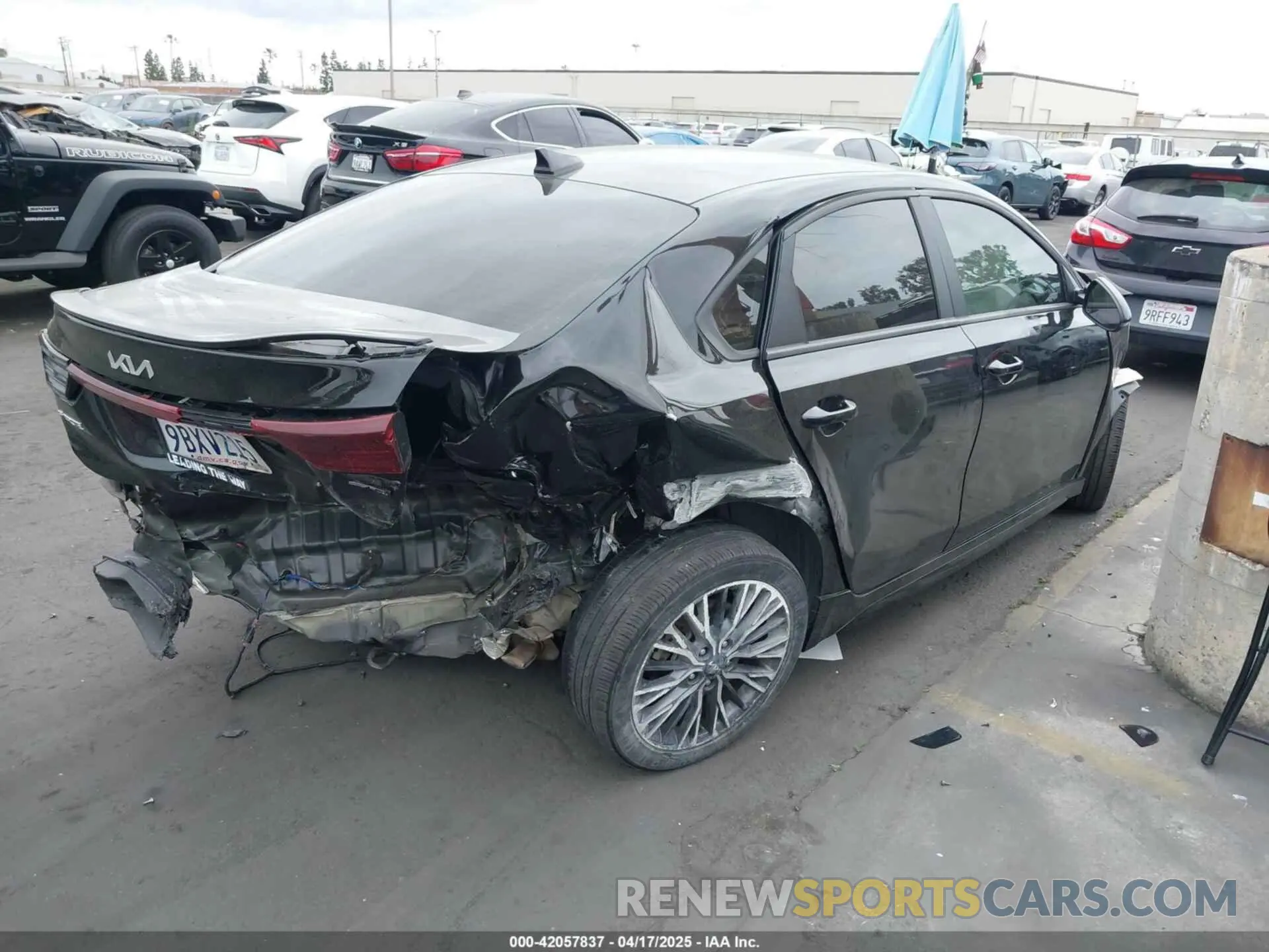 4 fotografías del automóvil dañado 3KPF54AD9NE498735 KIA FORTE 2022