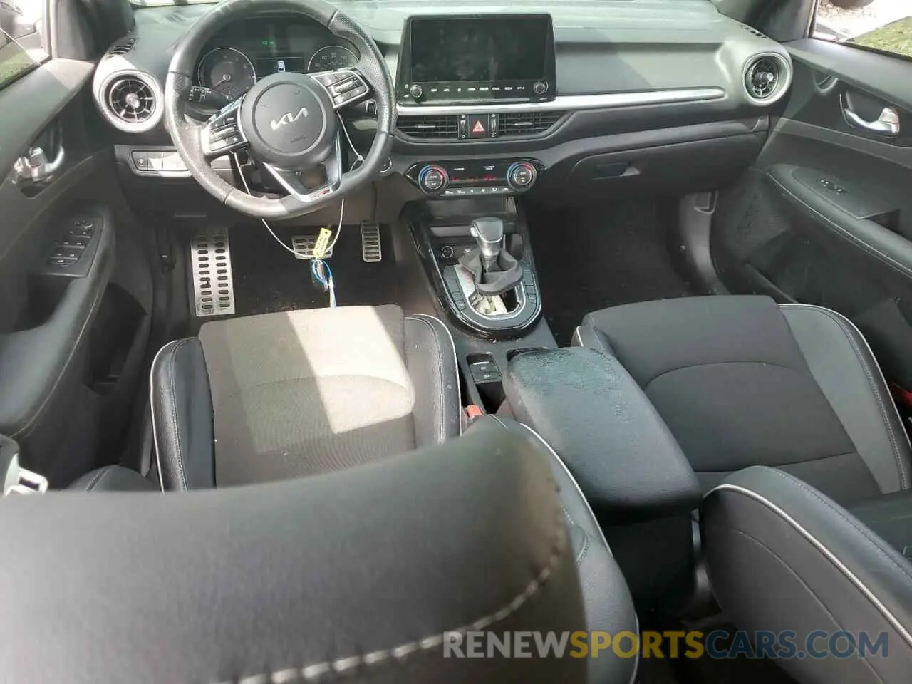 8 fotografías del automóvil dañado 3KPF54ADXNE436065 KIA FORTE 2022