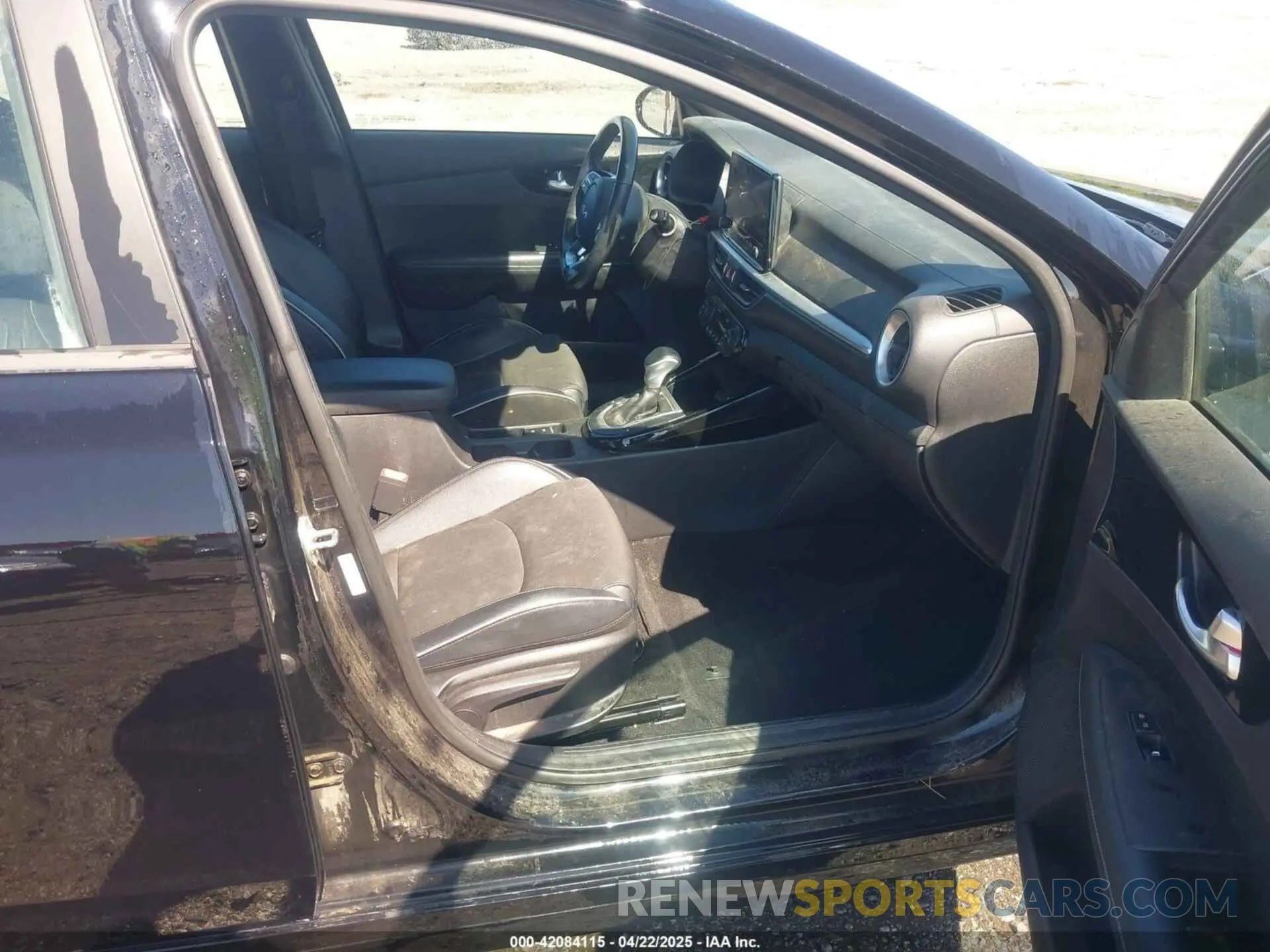 5 fotografías del automóvil dañado 3KPF54ADXNE448913 KIA FORTE 2022