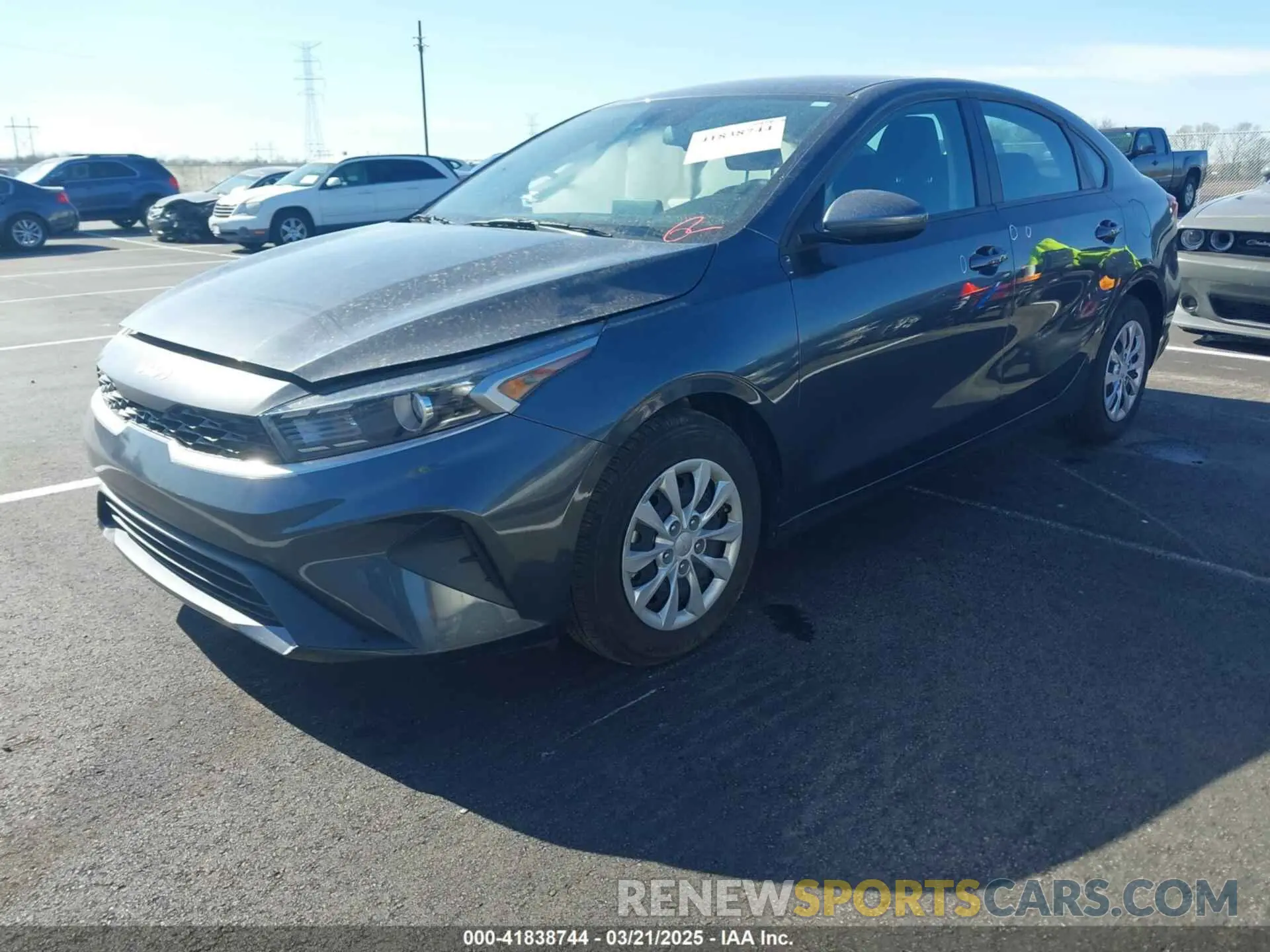 2 fotografías del automóvil dañado 3KPF24AD0PE508080 KIA FORTE 2023
