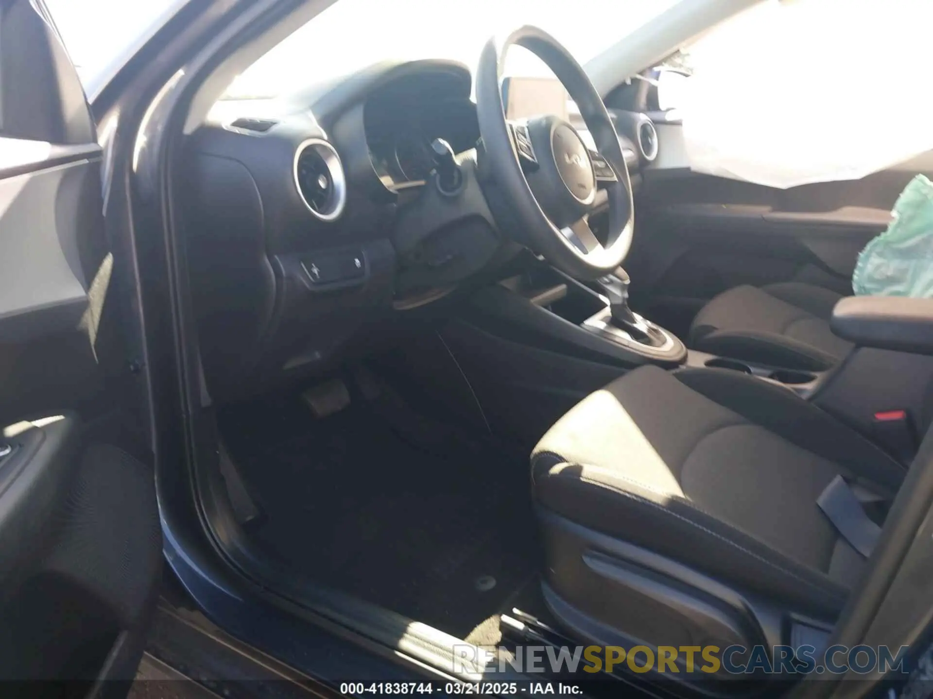 5 fotografías del automóvil dañado 3KPF24AD0PE508080 KIA FORTE 2023