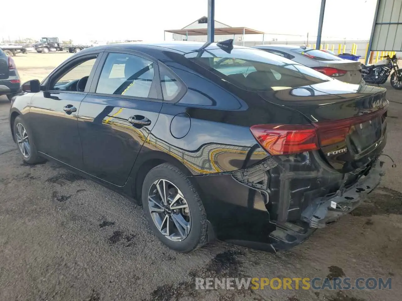 2 fotografías del automóvil dañado 3KPF24AD0PE555111 KIA FORTE 2023