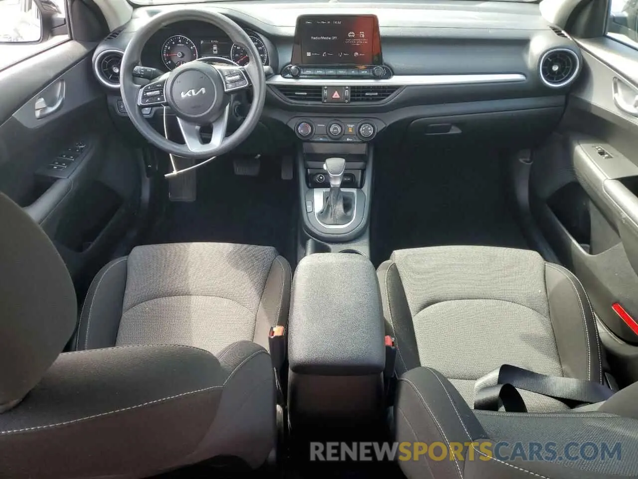 8 fotografías del automóvil dañado 3KPF24AD0PE604601 KIA FORTE 2023
