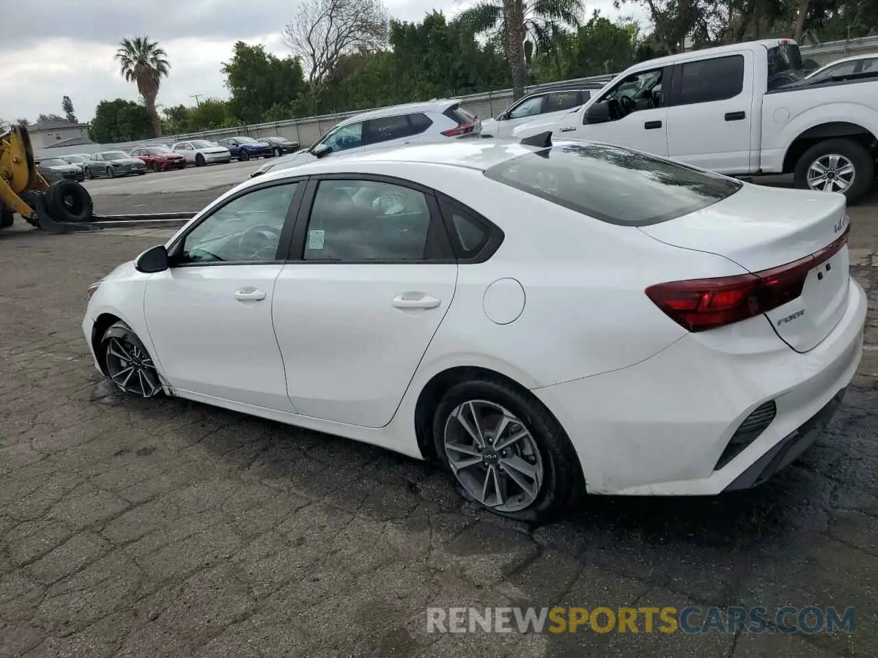 2 fotografías del automóvil dañado 3KPF24AD0PE636190 KIA FORTE 2023