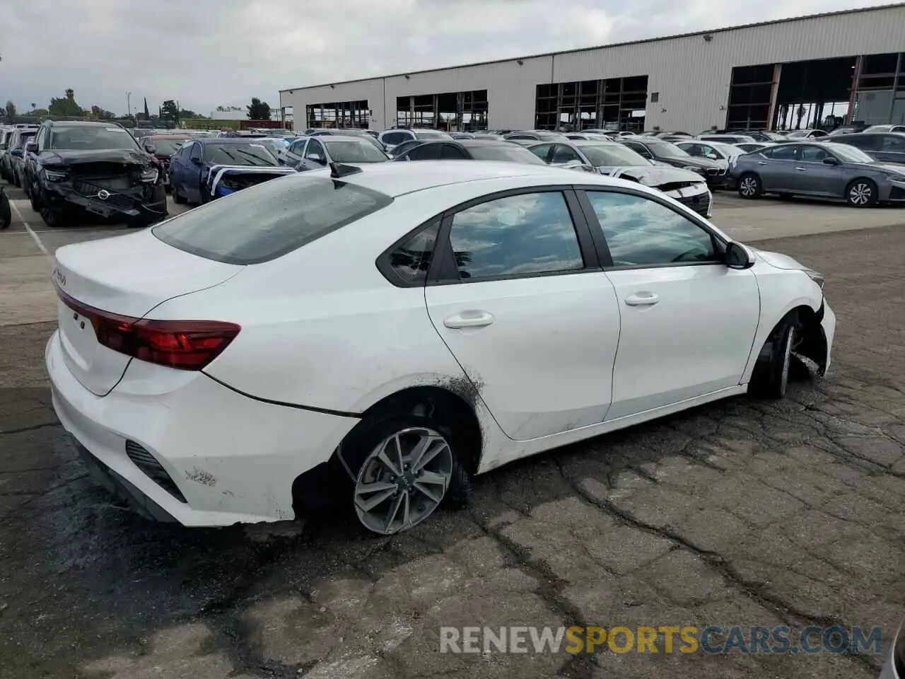 3 fotografías del automóvil dañado 3KPF24AD0PE636190 KIA FORTE 2023