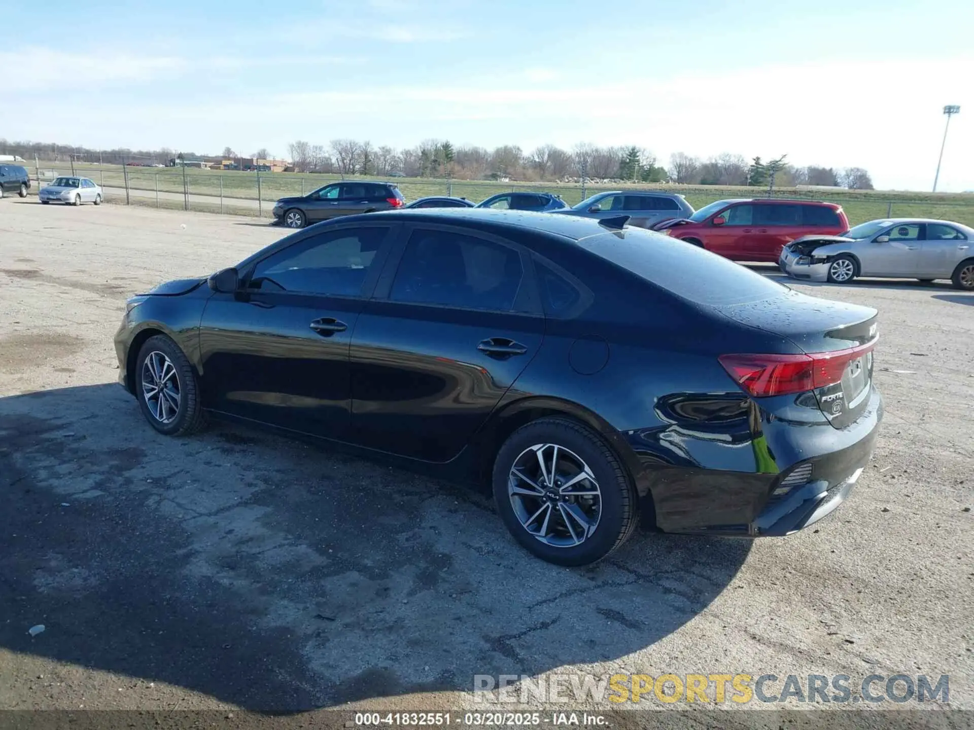 3 fotografías del automóvil dañado 3KPF24AD1PE511666 KIA FORTE 2023