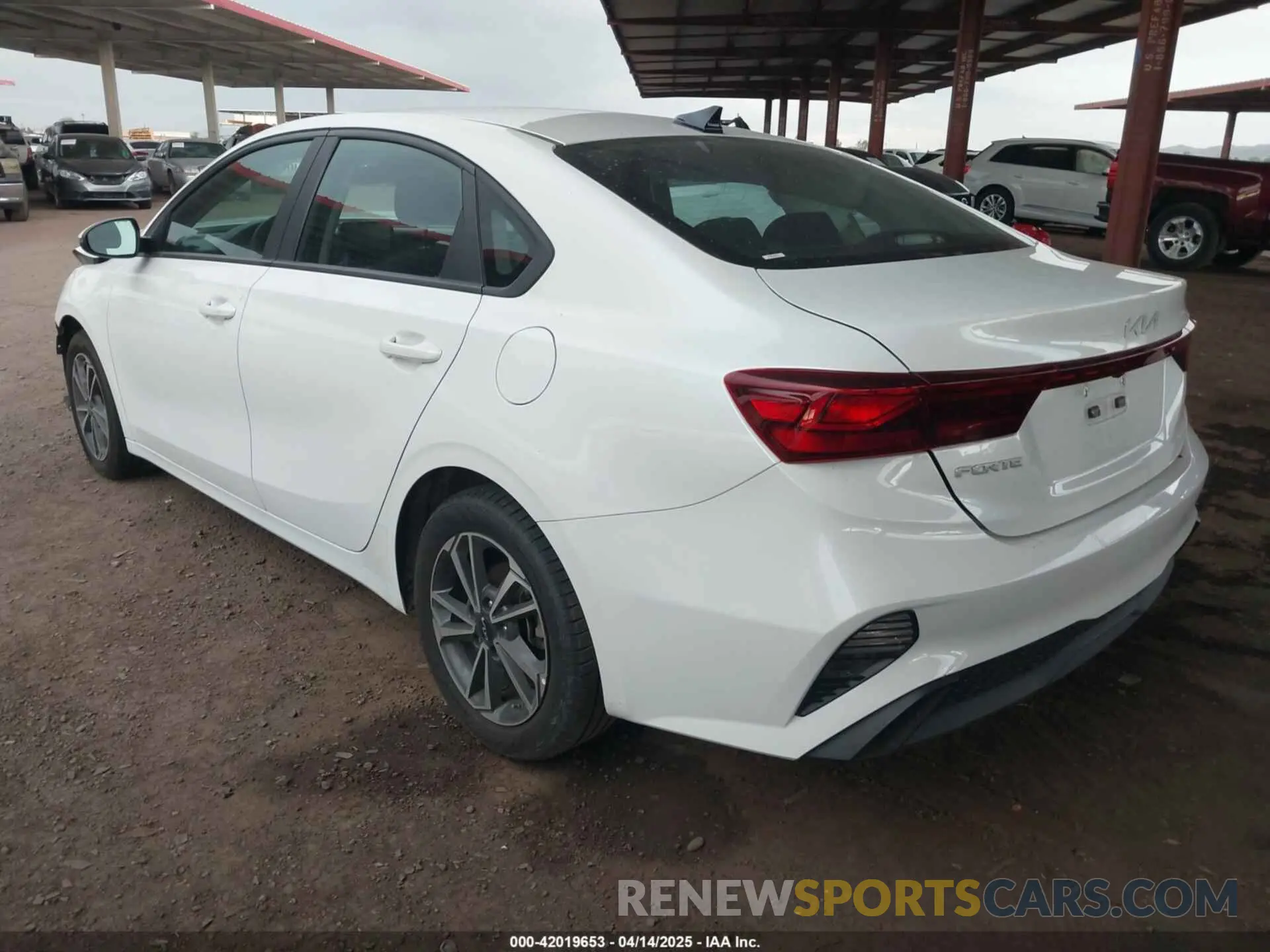 3 fotografías del automóvil dañado 3KPF24AD1PE538737 KIA FORTE 2023