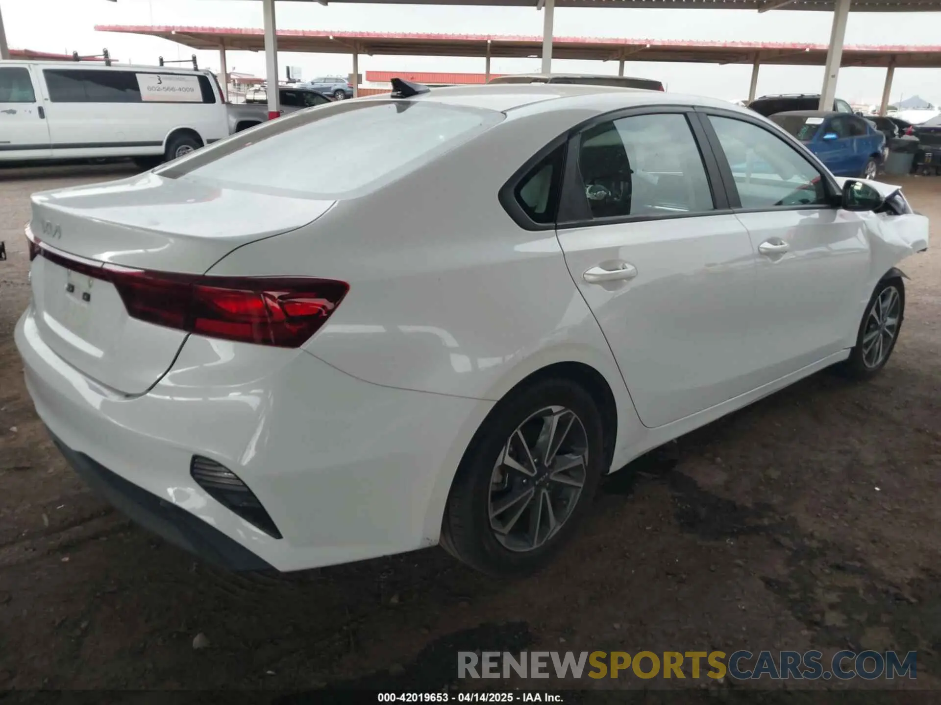 4 fotografías del automóvil dañado 3KPF24AD1PE538737 KIA FORTE 2023