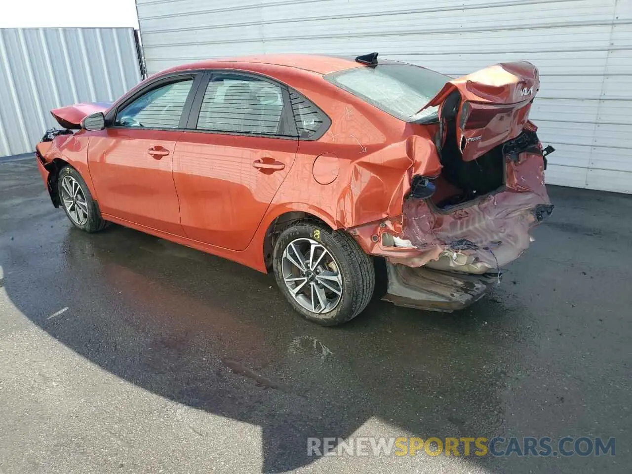 2 fotografías del automóvil dañado 3KPF24AD1PE541105 KIA FORTE 2023