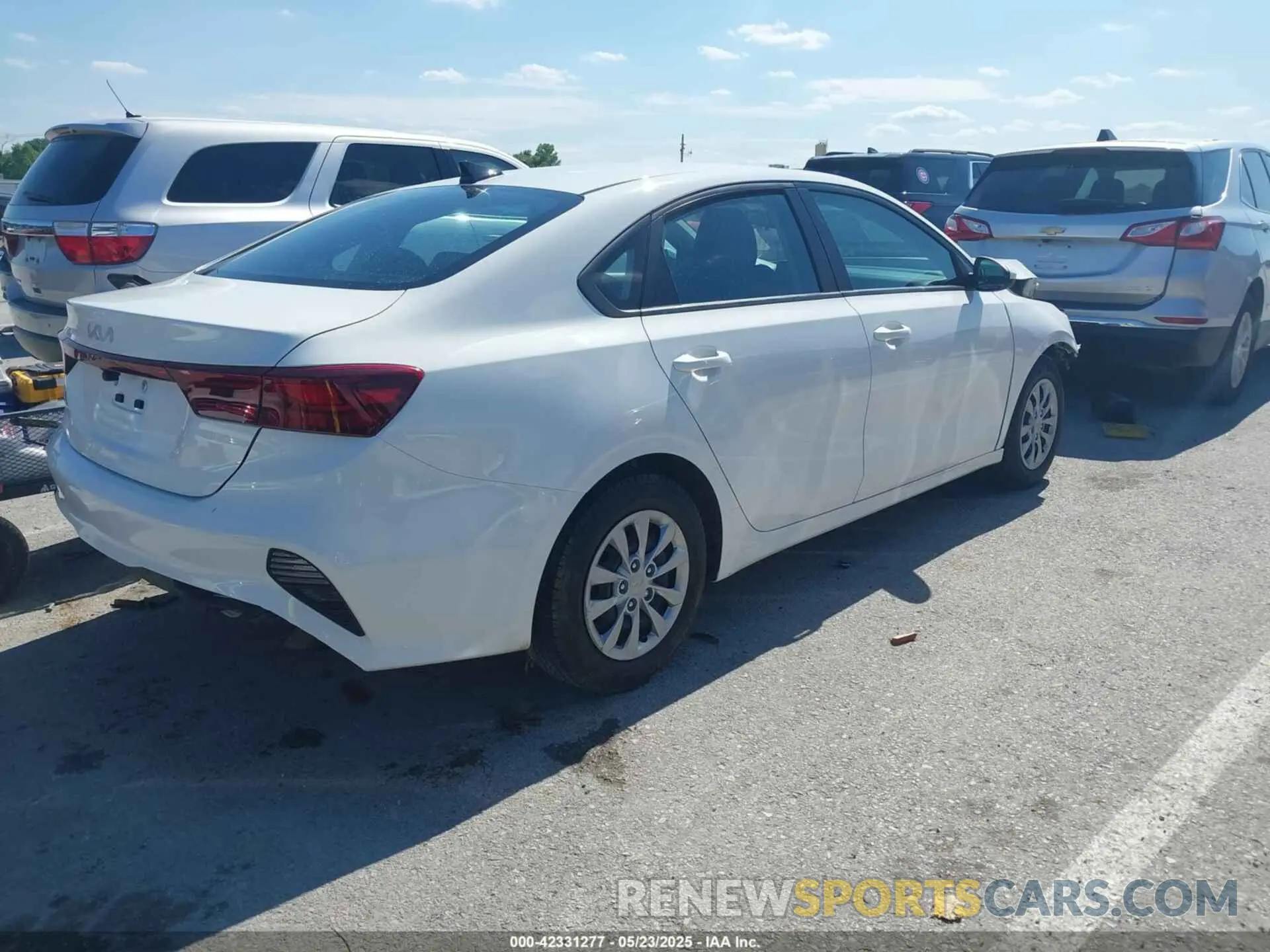 4 fotografías del automóvil dañado 3KPF24AD1PE550919 KIA FORTE 2023