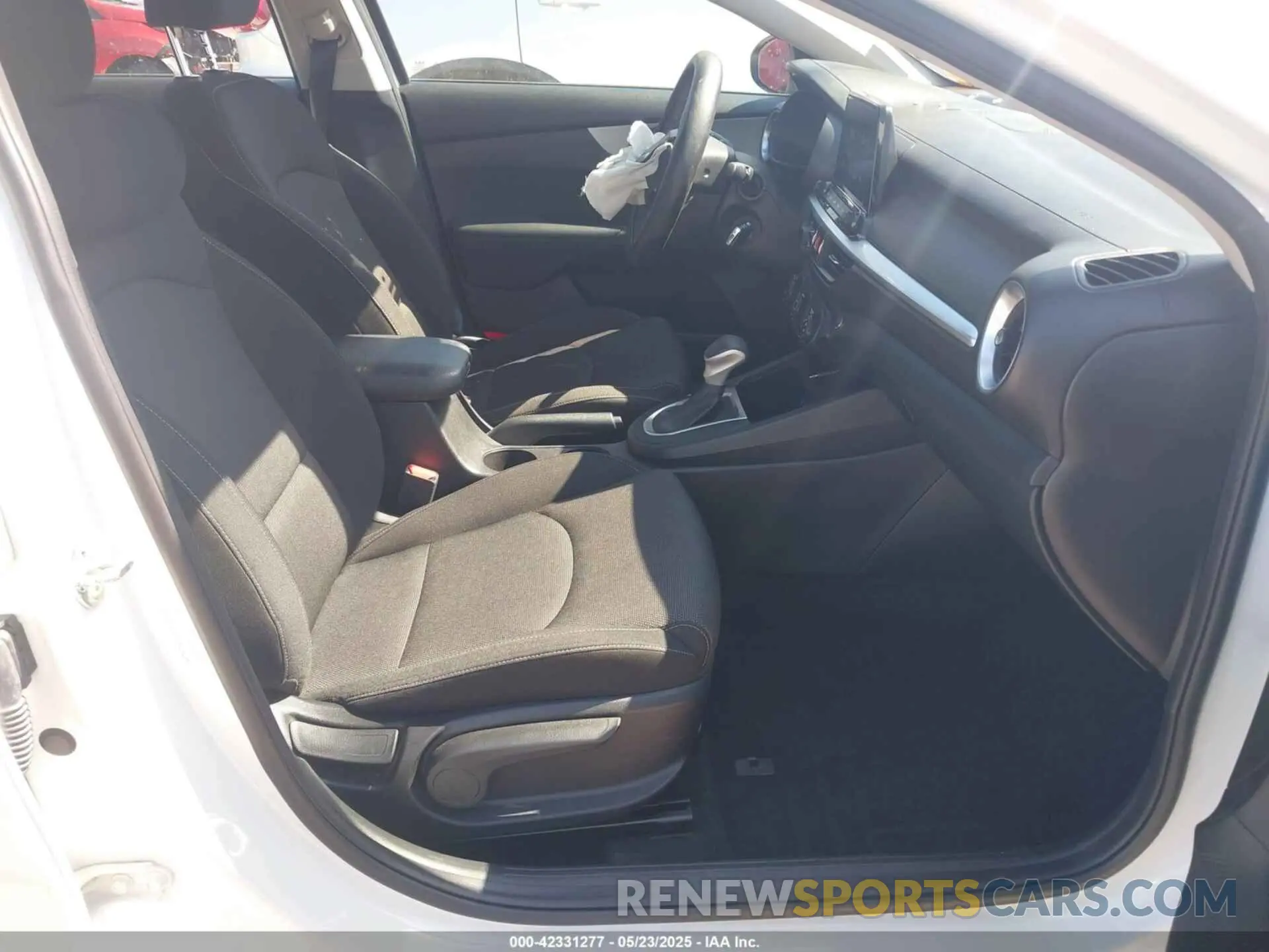 8 fotografías del automóvil dañado 3KPF24AD1PE550919 KIA FORTE 2023