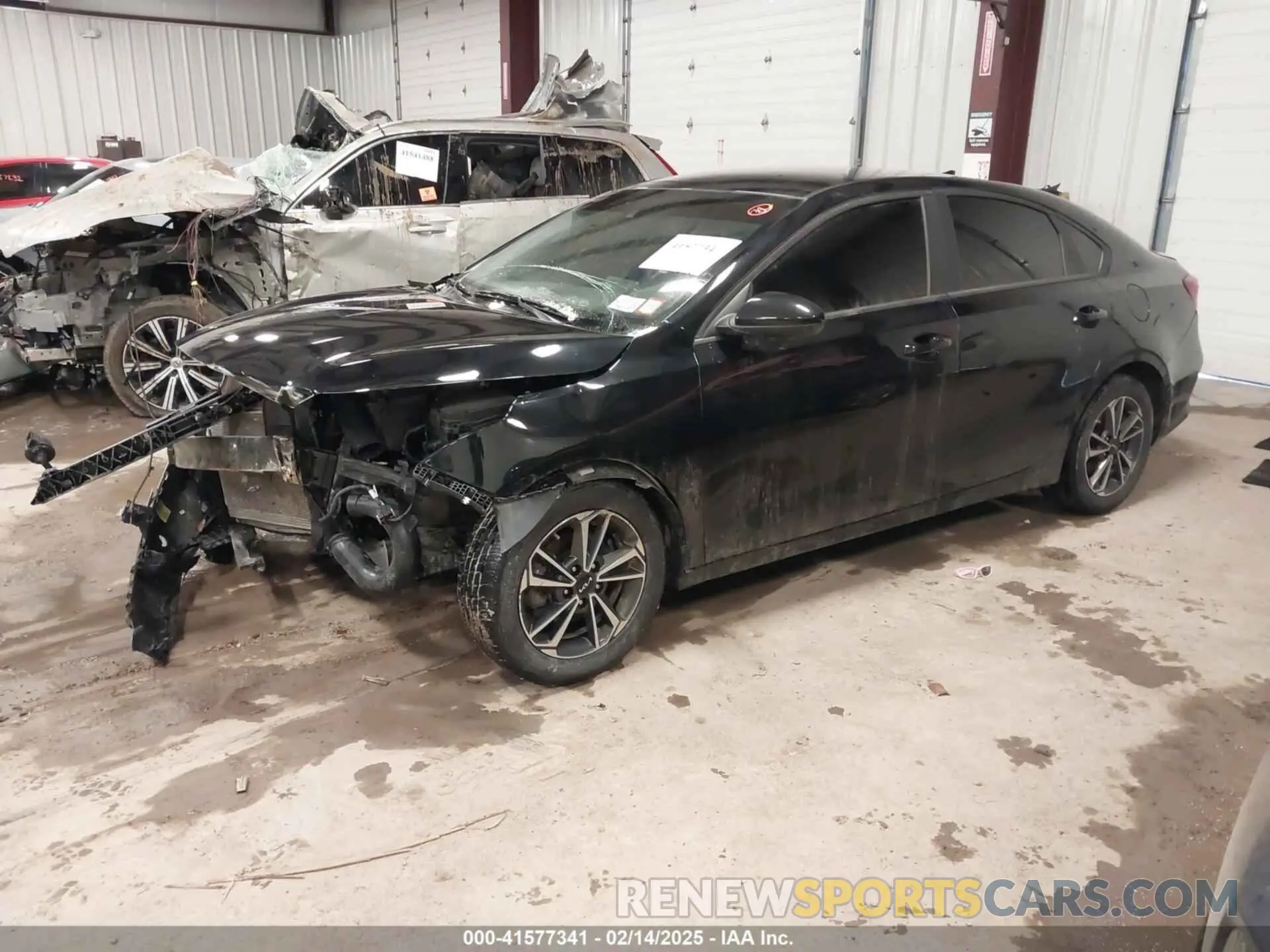 2 fotografías del automóvil dañado 3KPF24AD1PE551763 KIA FORTE 2023