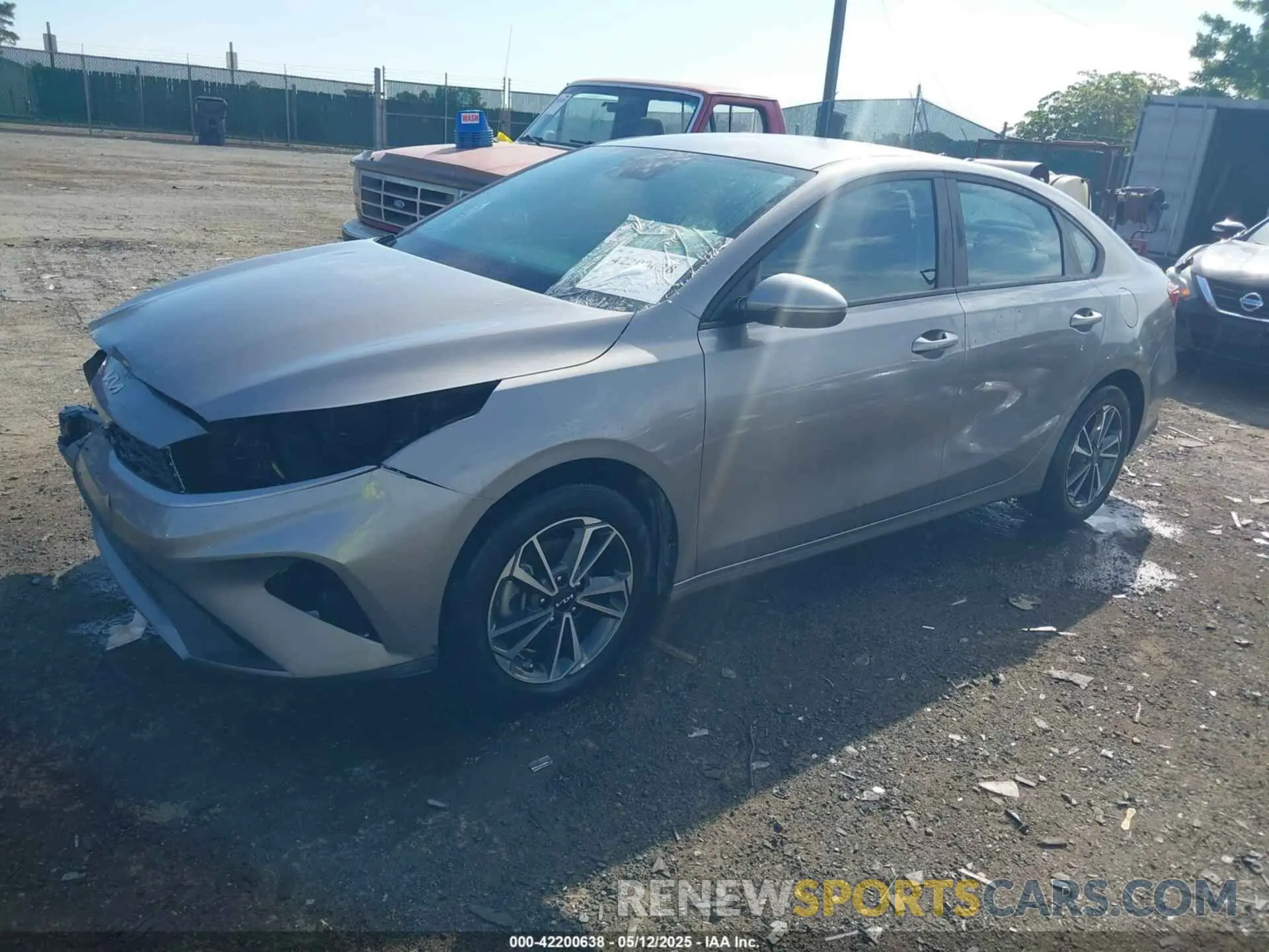 2 fotografías del automóvil dañado 3KPF24AD1PE555862 KIA FORTE 2023