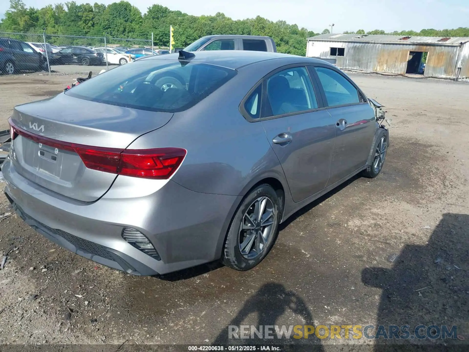 4 fotografías del automóvil dañado 3KPF24AD1PE555862 KIA FORTE 2023