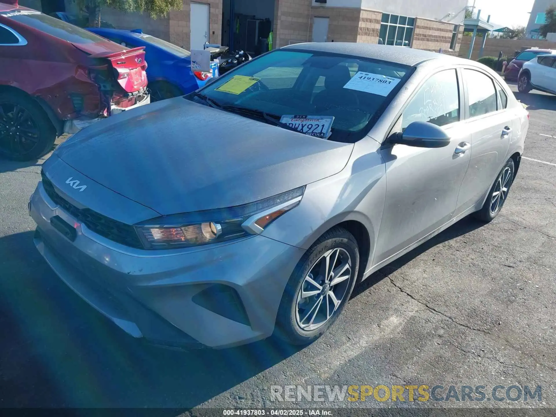 2 fotografías del automóvil dañado 3KPF24AD1PE558292 KIA FORTE 2023