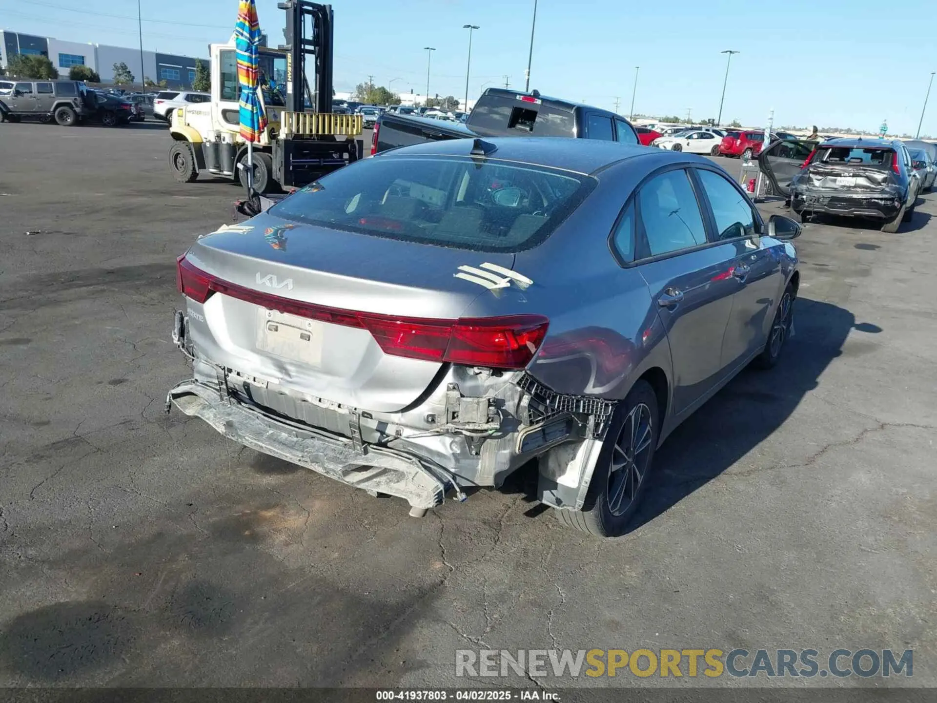 4 fotografías del automóvil dañado 3KPF24AD1PE558292 KIA FORTE 2023