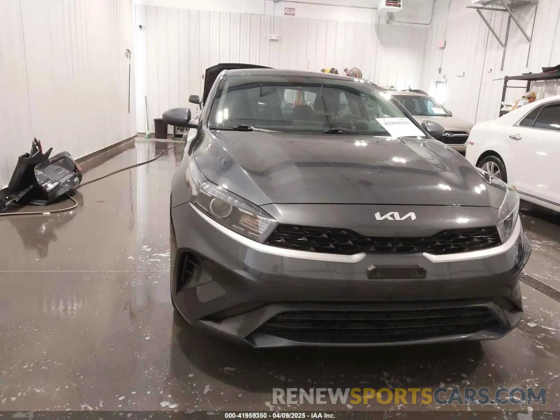 13 fotografías del automóvil dañado 3KPF24AD1PE558342 KIA FORTE 2023