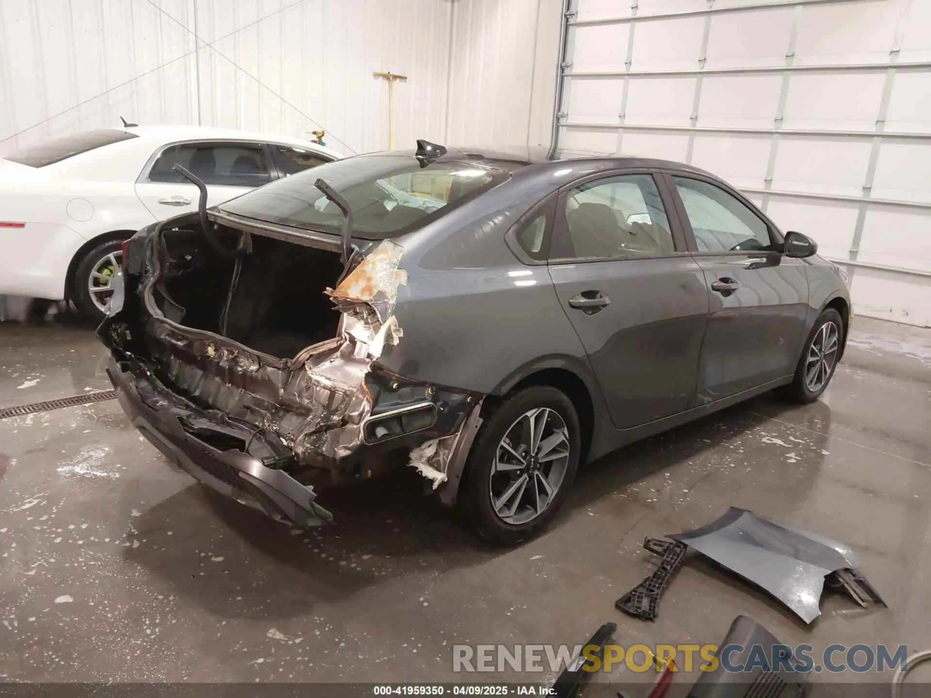 4 fotografías del automóvil dañado 3KPF24AD1PE558342 KIA FORTE 2023