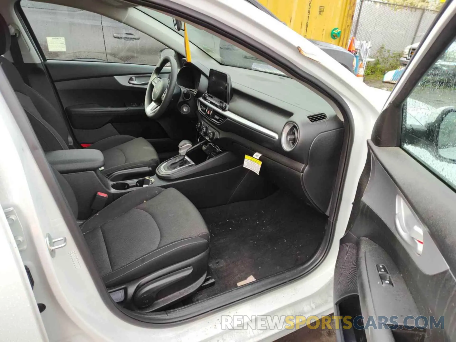 27 fotografías del automóvil dañado 3KPF24AD1PE579112 KIA FORTE 2023