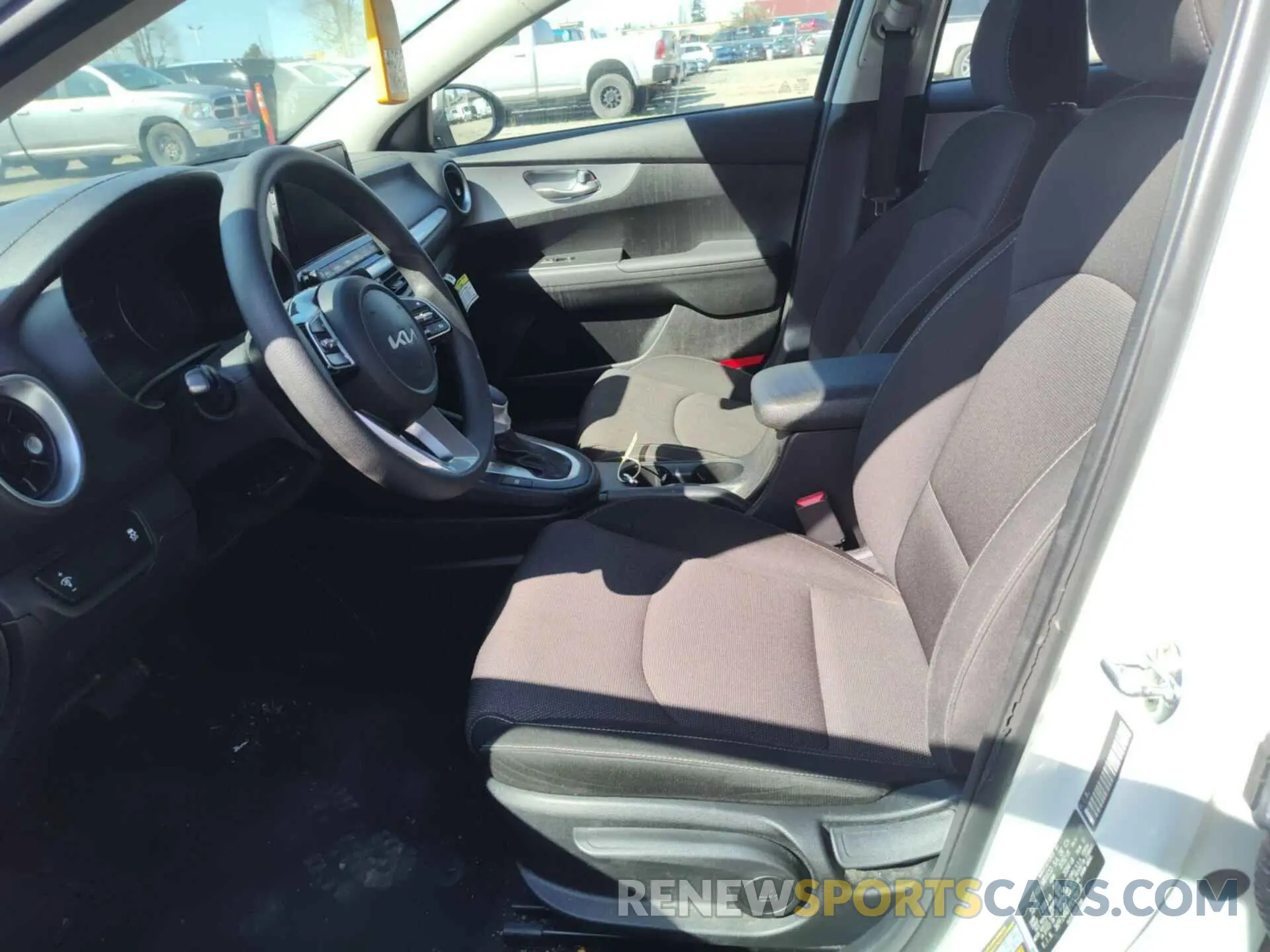 8 fotografías del automóvil dañado 3KPF24AD1PE579112 KIA FORTE 2023