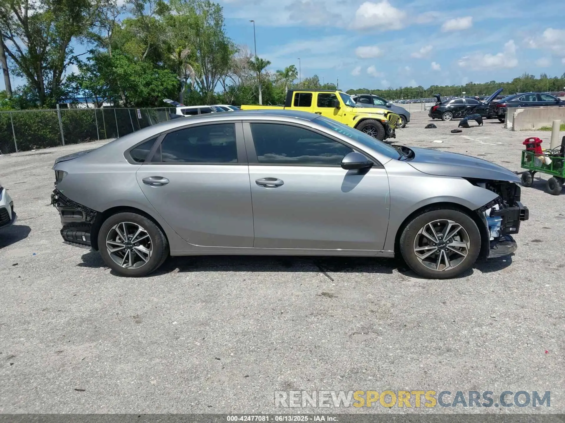 14 fotografías del automóvil dañado 3KPF24AD1PE592314 KIA FORTE 2023