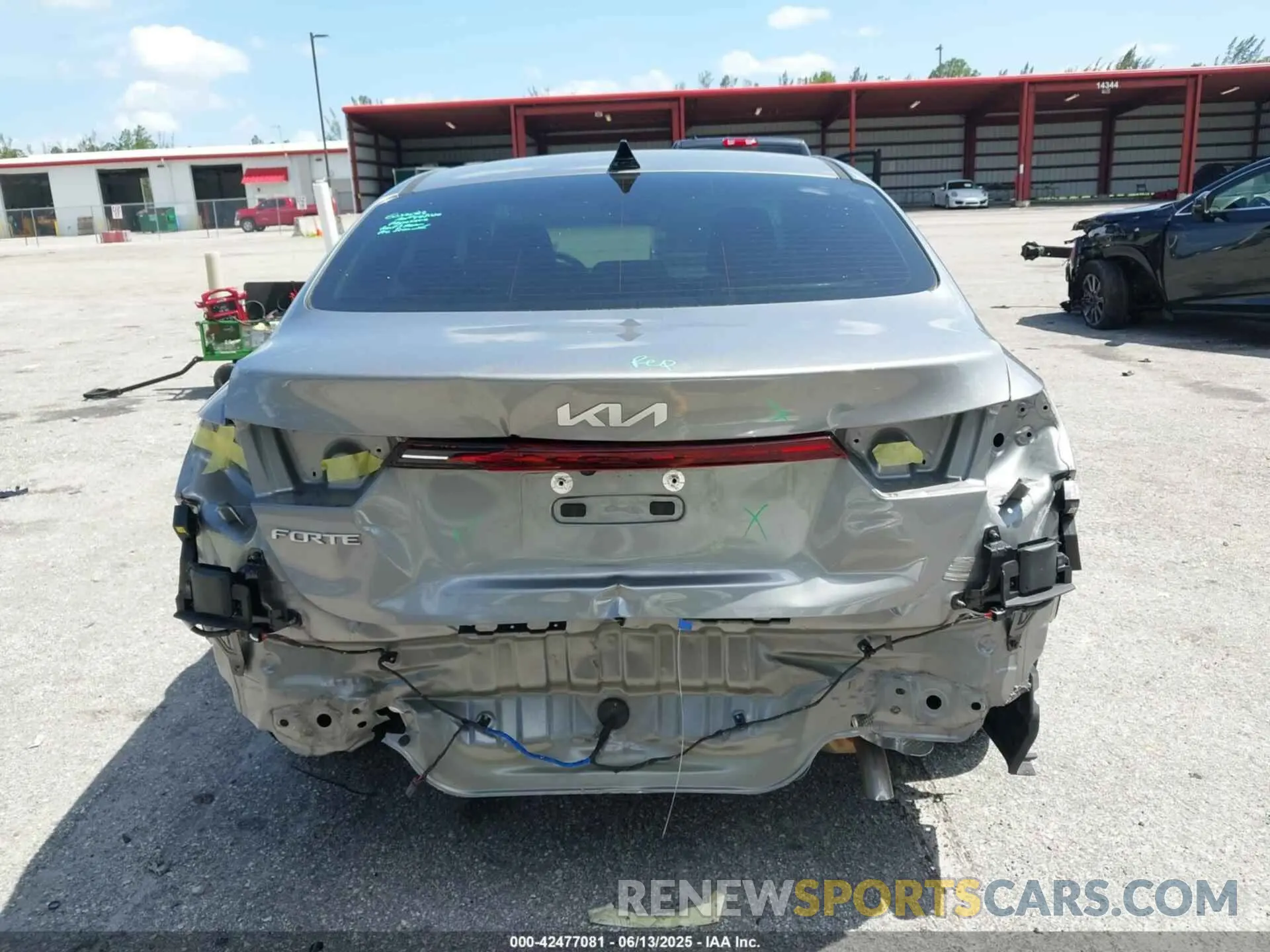 17 fotografías del automóvil dañado 3KPF24AD1PE592314 KIA FORTE 2023