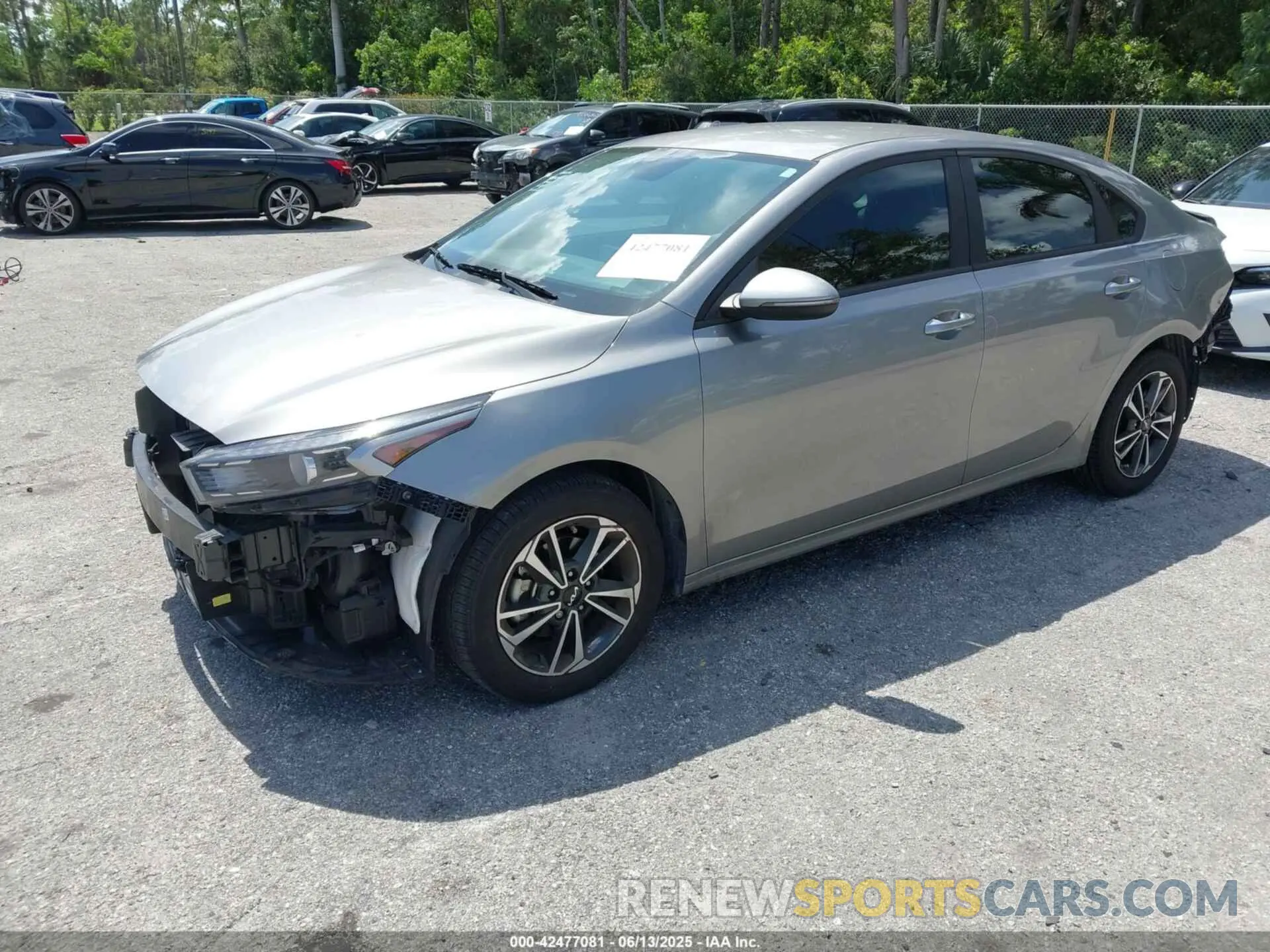 2 fotografías del automóvil dañado 3KPF24AD1PE592314 KIA FORTE 2023