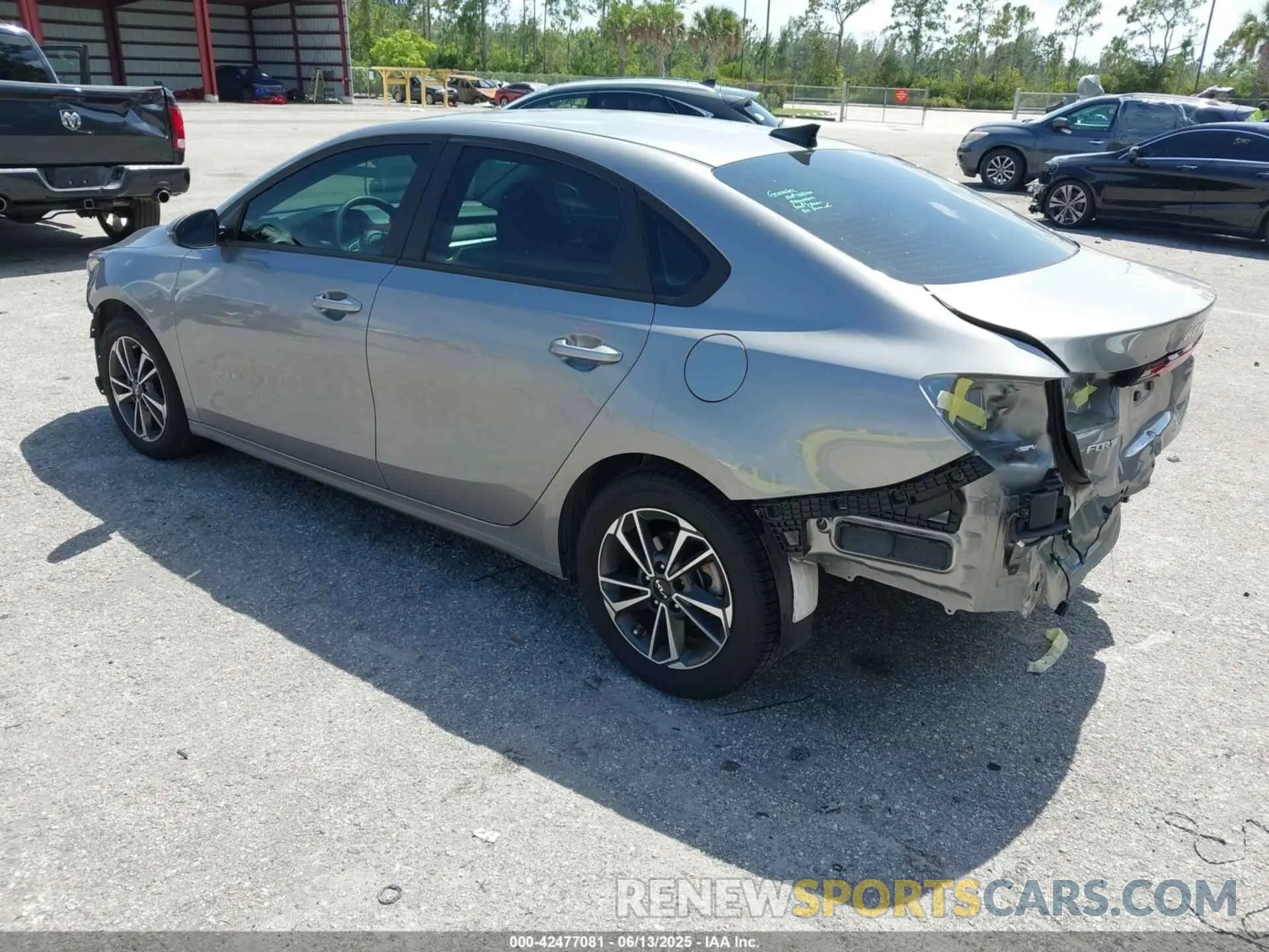 3 fotografías del automóvil dañado 3KPF24AD1PE592314 KIA FORTE 2023