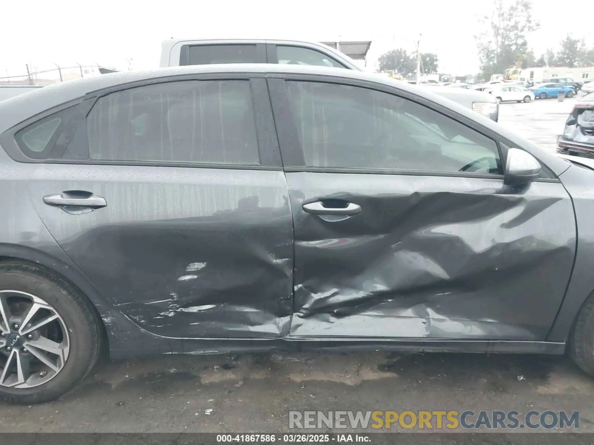 13 fotografías del automóvil dañado 3KPF24AD1PE607992 KIA FORTE 2023